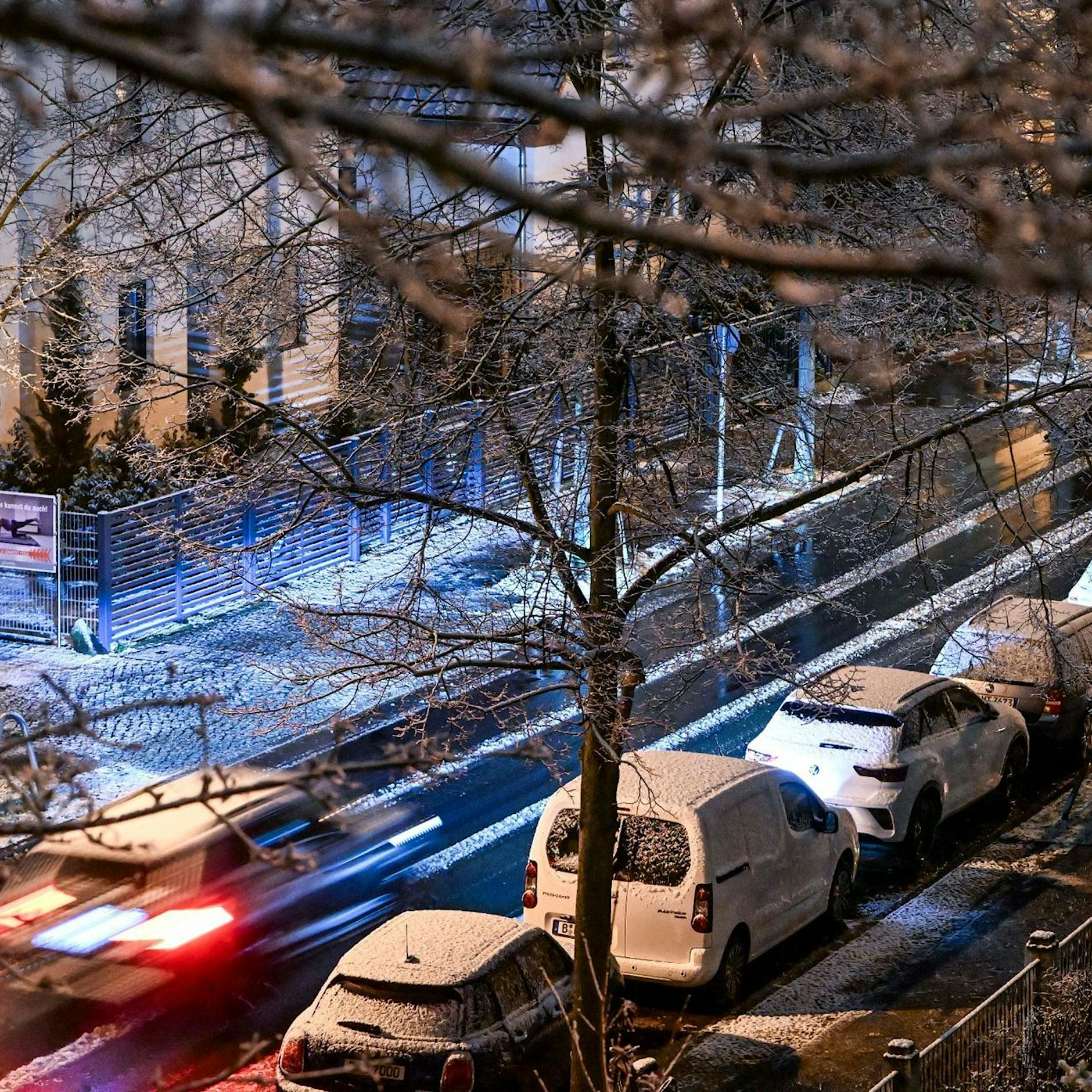 Erstes Schnee-Wochenende: Vom Winterzauber und den Unfällen