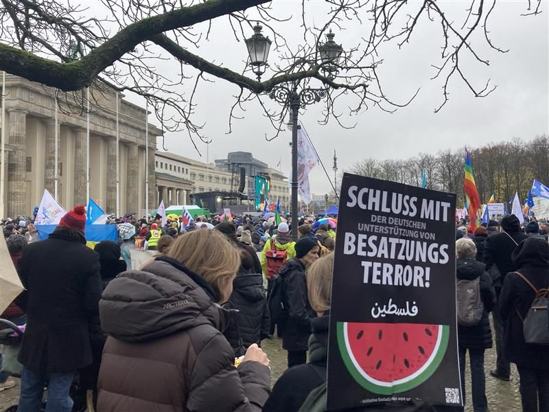 Liveticker Friedensdemo In Berlin: Tausende Teilnehmer – Redebeiträge ...