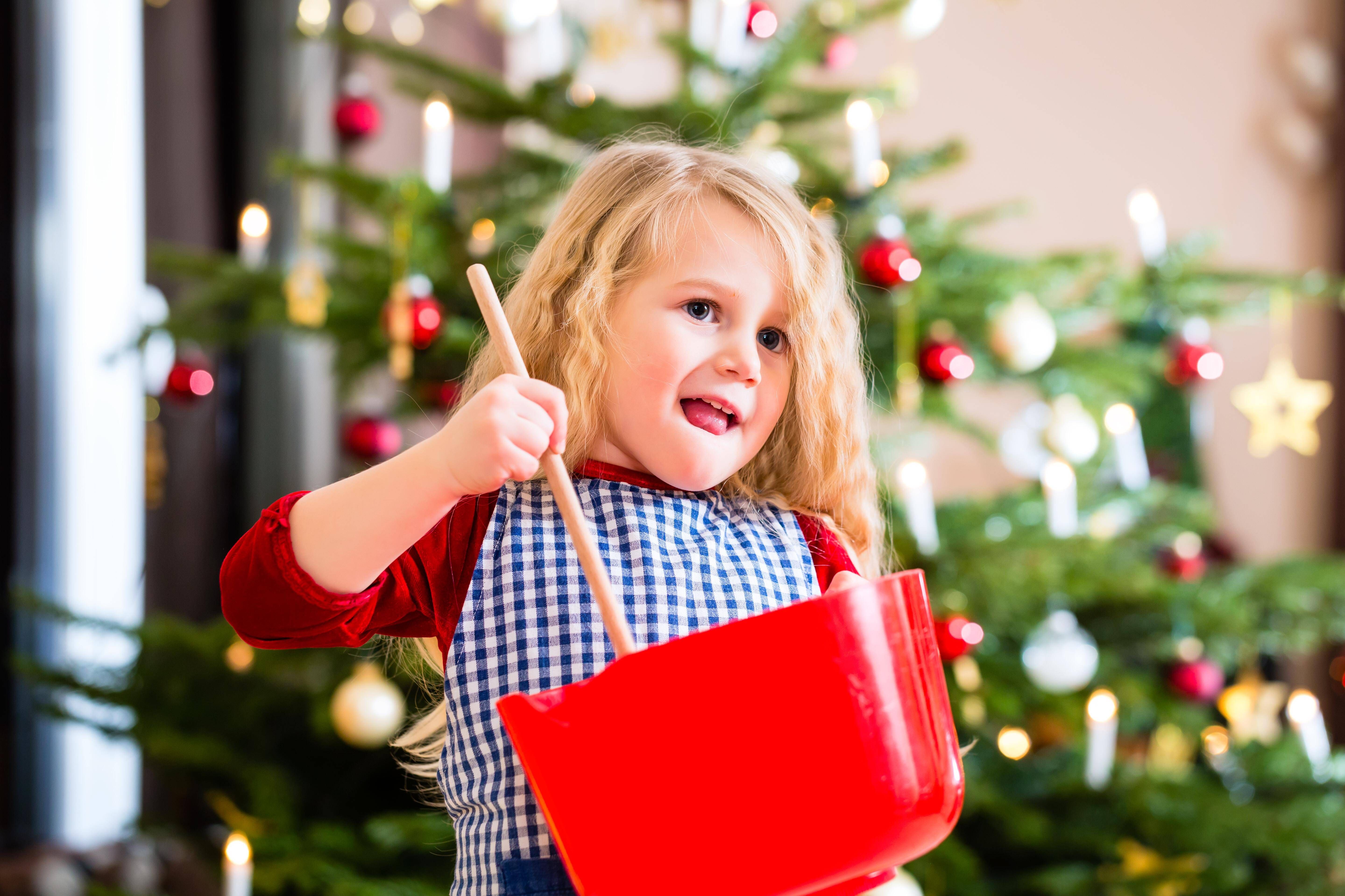 Ofen anheizen für Zimtsterne & Co.: Tipps für die sichere Weihnachtsbäckerei
