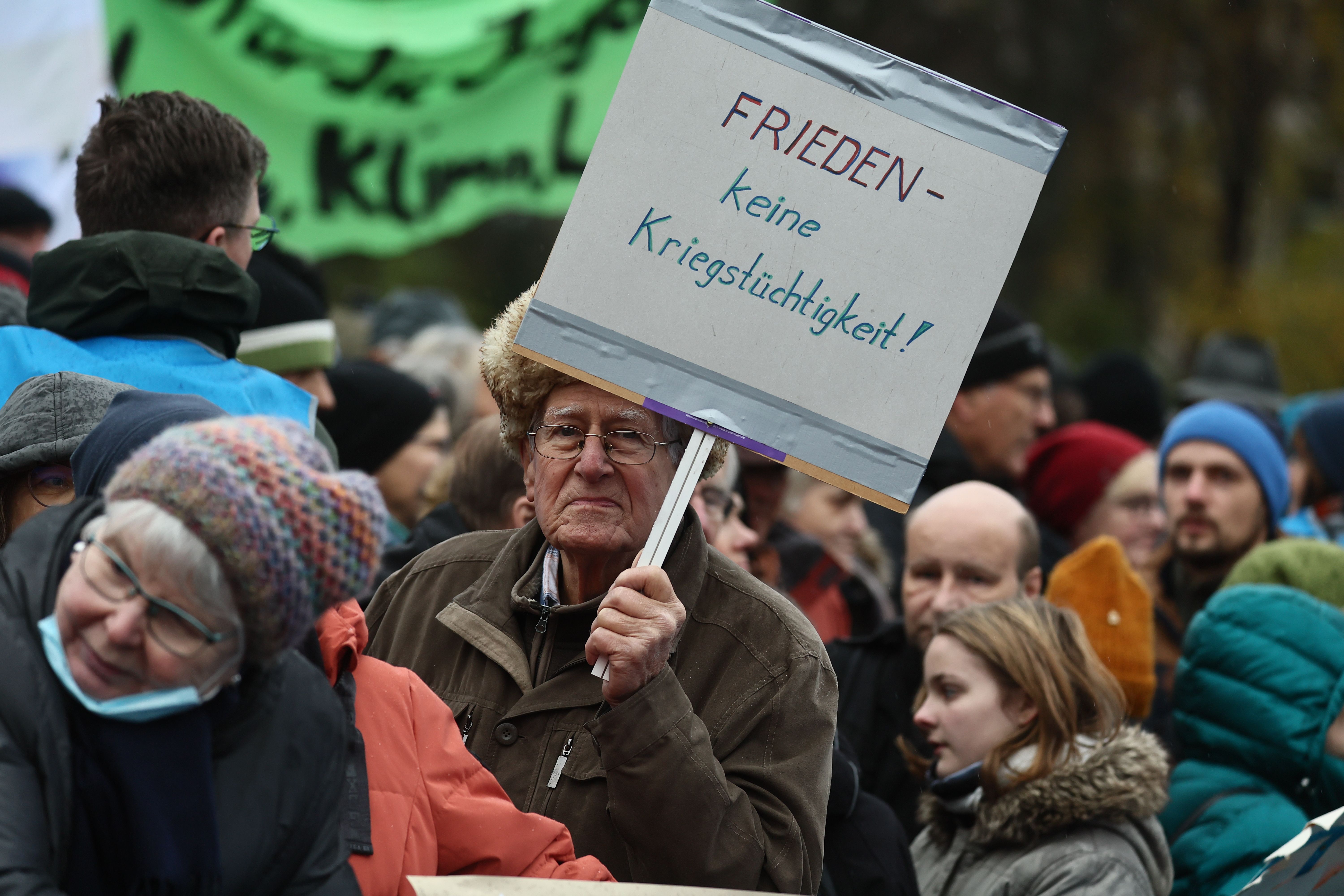 Liveticker Friedensdemo In Berlin: Tausende Teilnehmer – Redebeiträge ...