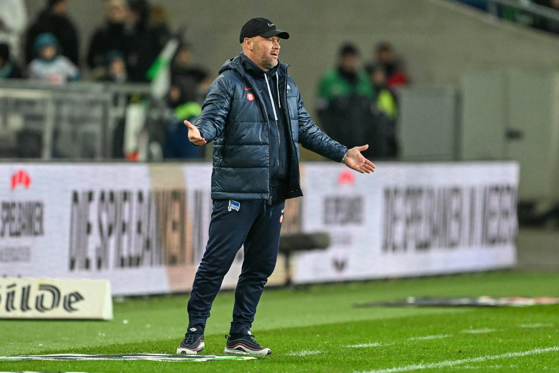Herthas Trainer Pal Dardai war nach dem Gegentreffer zum 2:2 in Hannover fassungslos: „Das war dilettantisch!“