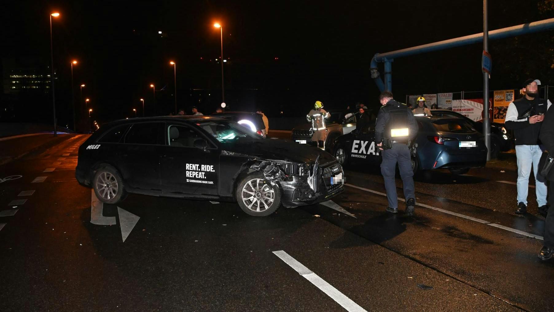 Die Autos erlitten zum Teil einen erheblichen Schaden, verletzt wurde zum Glück niemand.