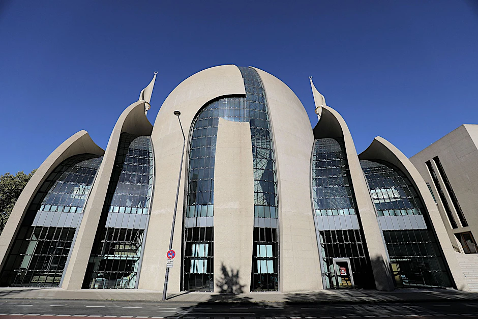 ARCHIV - Blick auf die Ditib-Zentralmoschee der Türkisch-Islamischen Union der Anstalt für Religion (Ditib).  