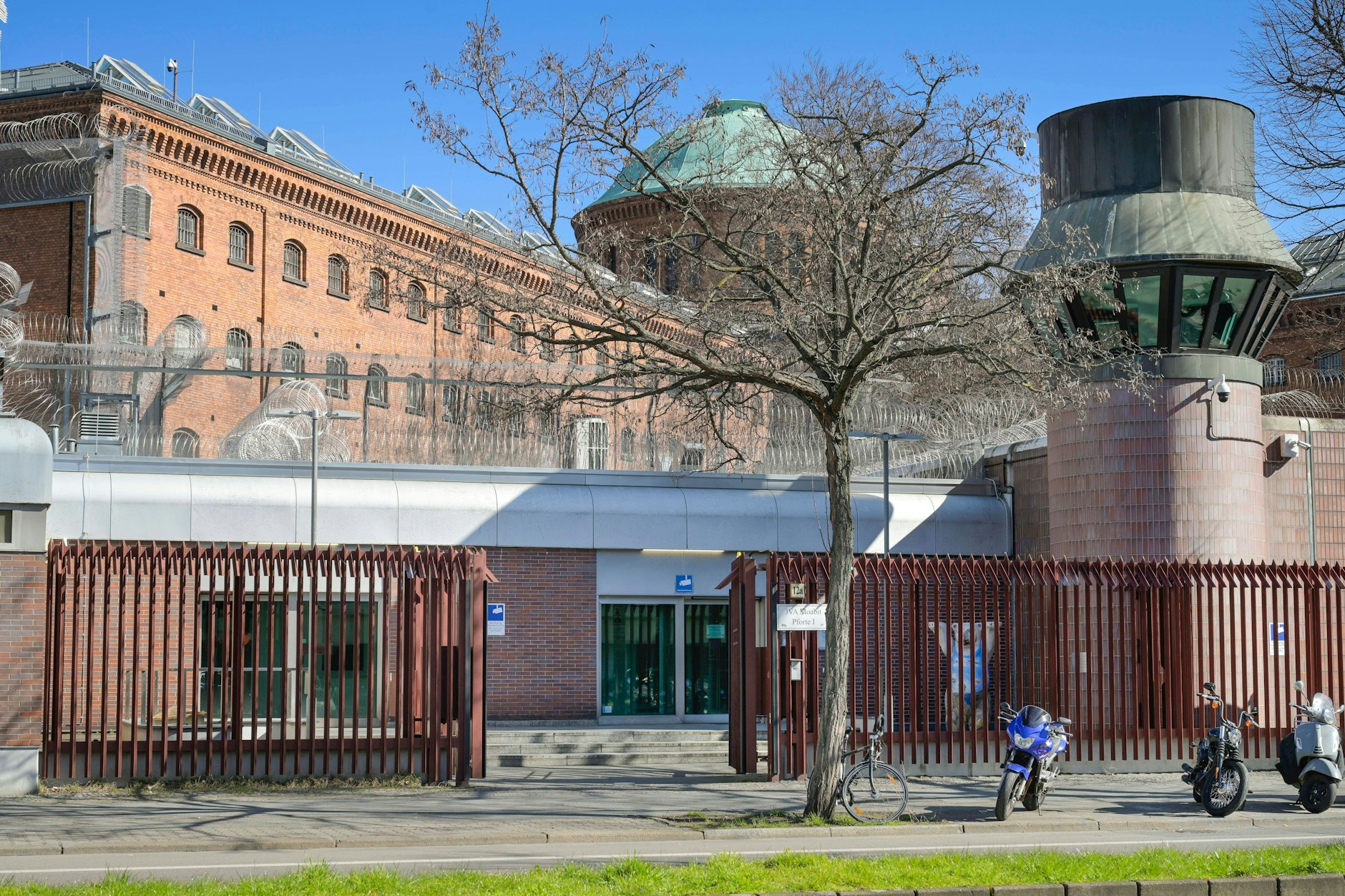 Knackevoll mit Häftlingen Knast in Moabit ist am Limit!