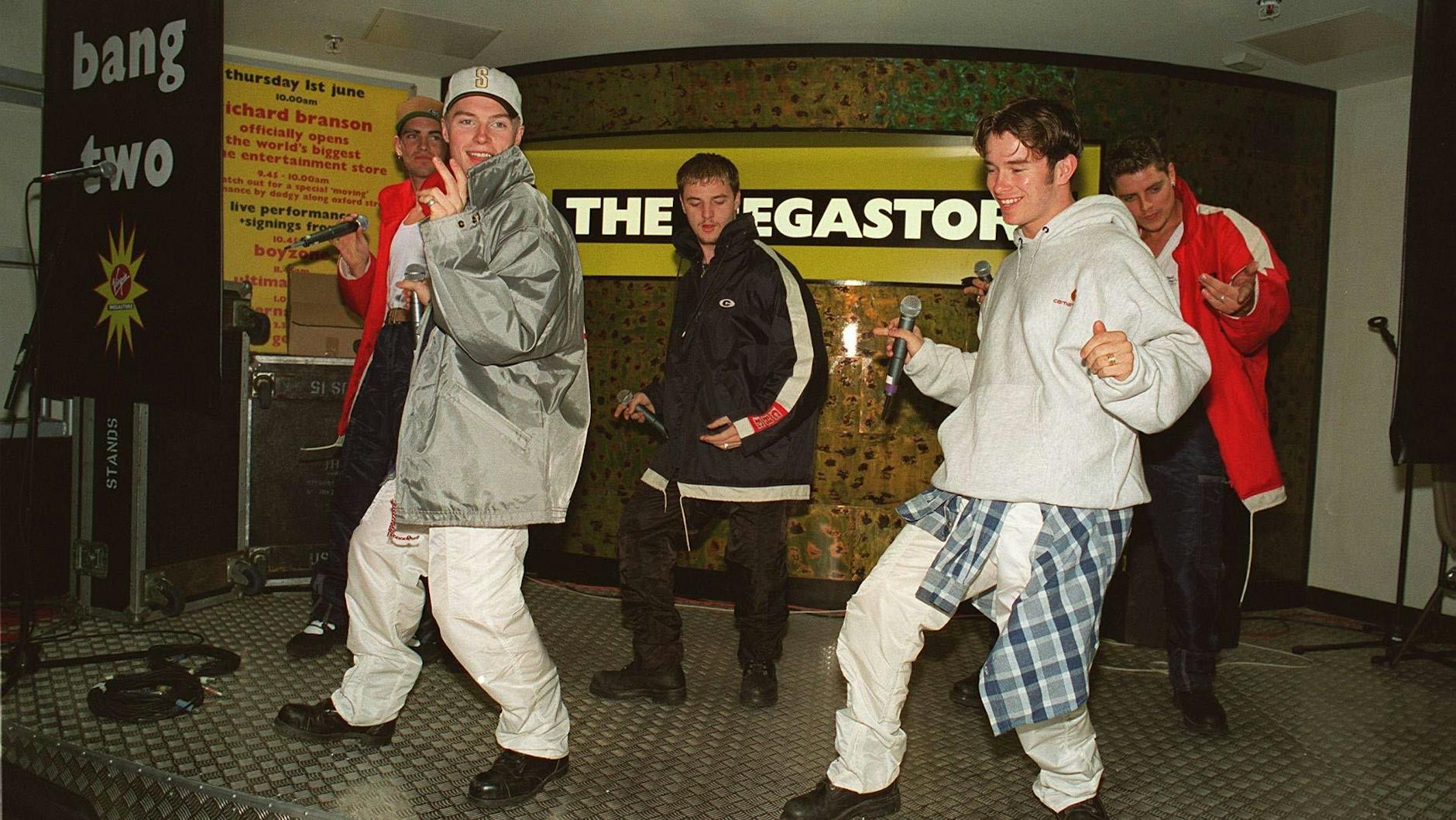 Boyzone bei einem Auftritt 1995. Damals musste Ronan Keating noch selbst mit den Hüften wackeln.