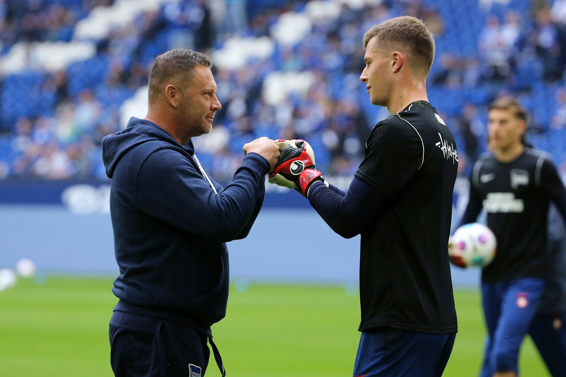 Trainer Pal Dardai hat volles Vertrauen zu dem jungen Torwart Tjark Ernst. Und das zahlt sich aus.