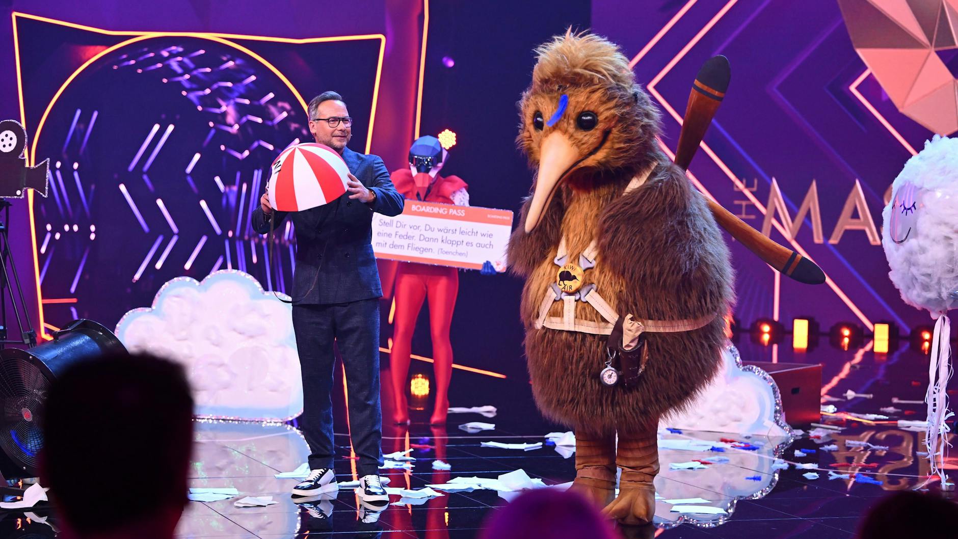 Peinlich berührt: Der Kiwi nach seinem Pannen-Auftritt auf der Bühne von „Masked Singer“.