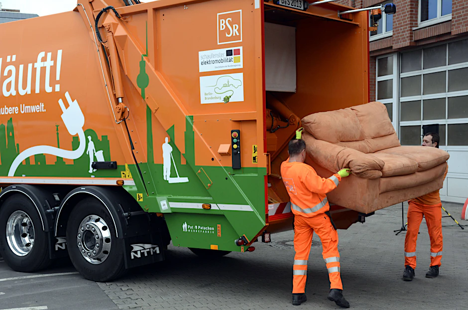 An Kieztagen entsorgt die BSR kostenfrei den Sperrmüll der Berliner.