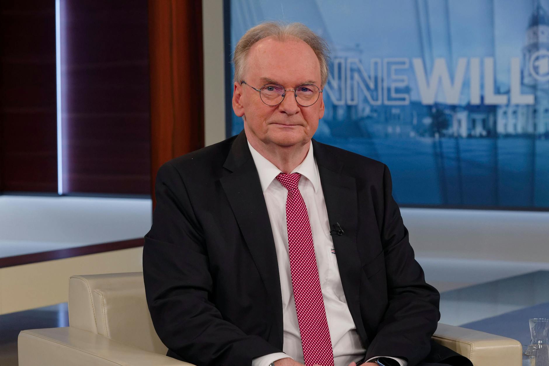 Sachsen-Anhalts Ministerpräsident Reiner Haseloff (CDU) zu Gast bei Anne Will im Ersten