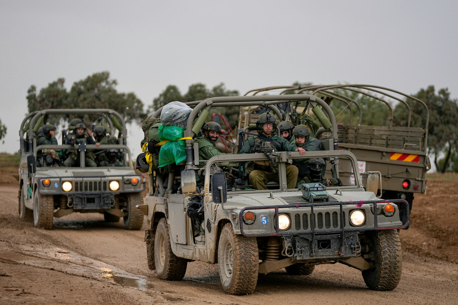 Feuerpause verlängert: sraelische Soldaten in der Nähe der Grenze zum Gazastreifen im Süden Israels.