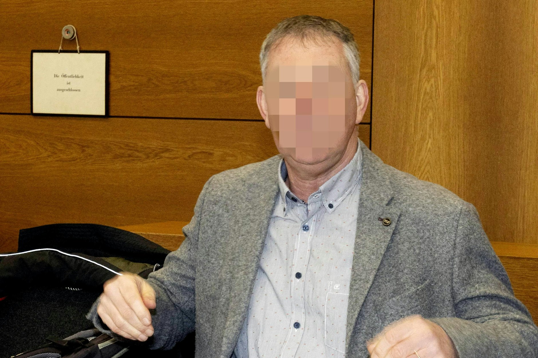 Der Volksverhetzer sitzt seit Montag in Berlin vor Gericht.