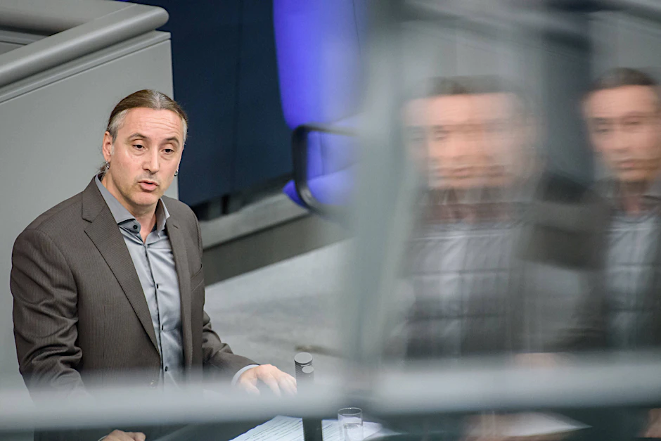 Der langjährige Linke-Abgeordnete Alexander Neu spricht im Bundestag.