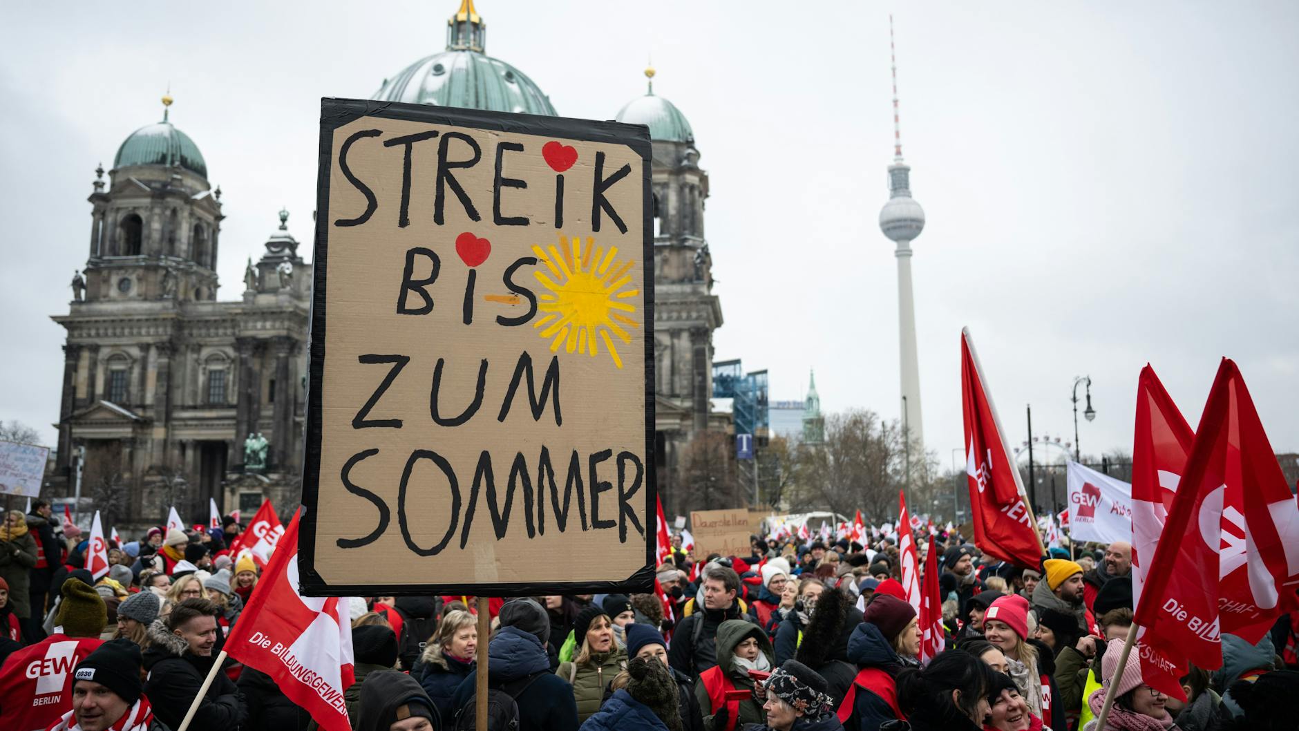 Die Gewerkschaft Erziehung und Wissenschaft (GEW) streikt am Dienstag bundesweit.