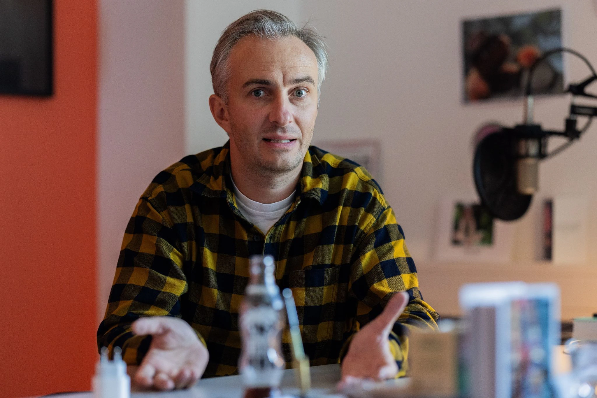 Jan Böhmermann im Interview mit der dpa in seinem Büro in den Räumen von Studio Ehrenfeld in Köln.