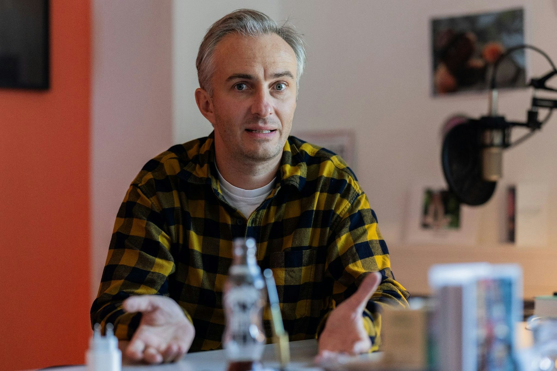 Jan Böhmermann im Interview mit der dpa in seinem Büro in den Räumen von Studio Ehrenfeld in Köln.