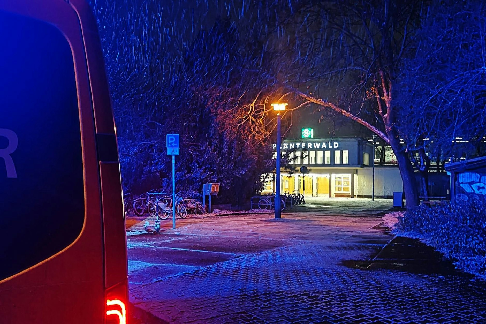 Am S-Bahnhof Plänterwald kam es in der Nacht zu einem tragischen Todesfall.