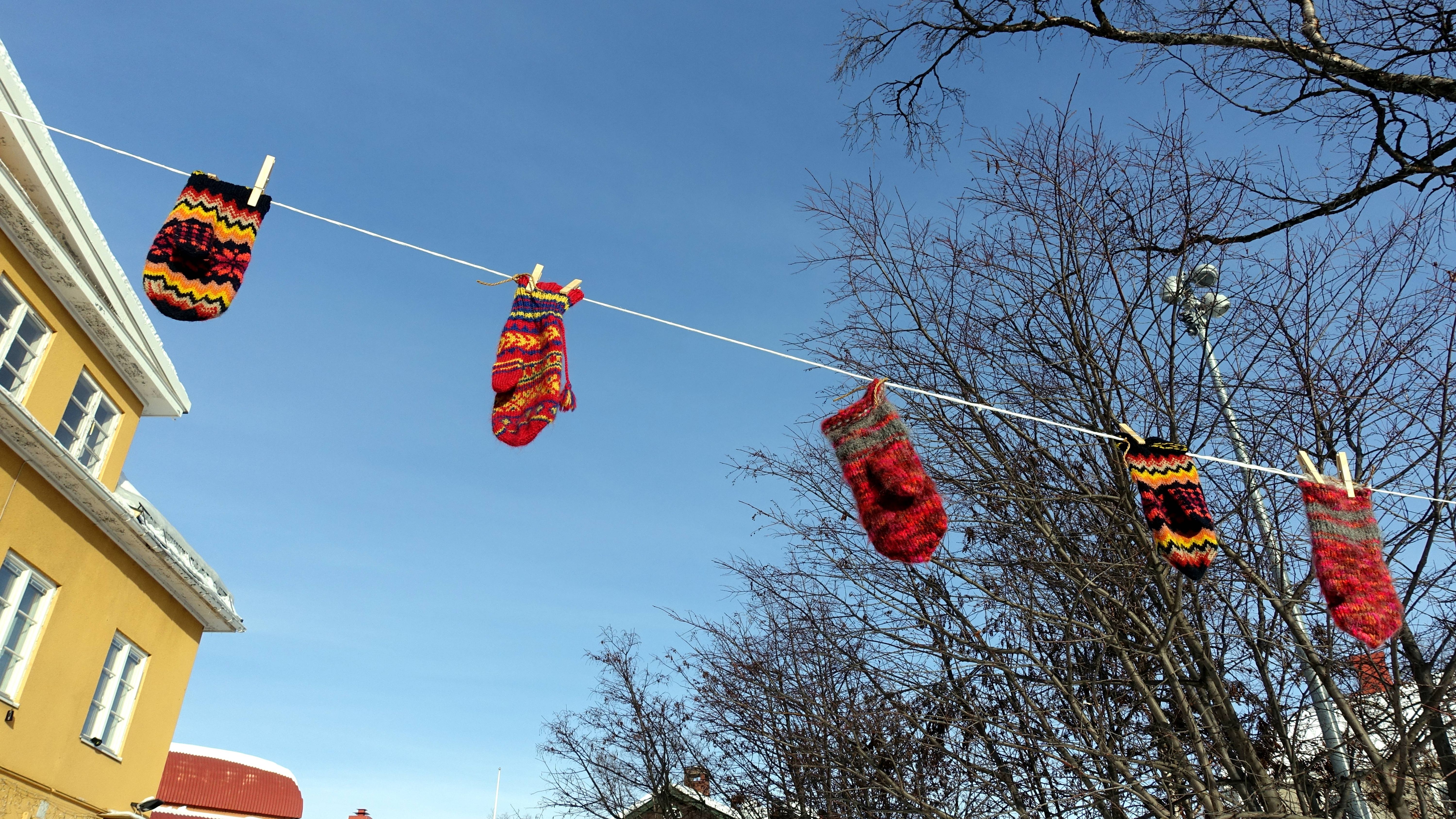 Image - Der einsame Handschuh auf der Straße hat auch etwas mit Freiheit zu tun