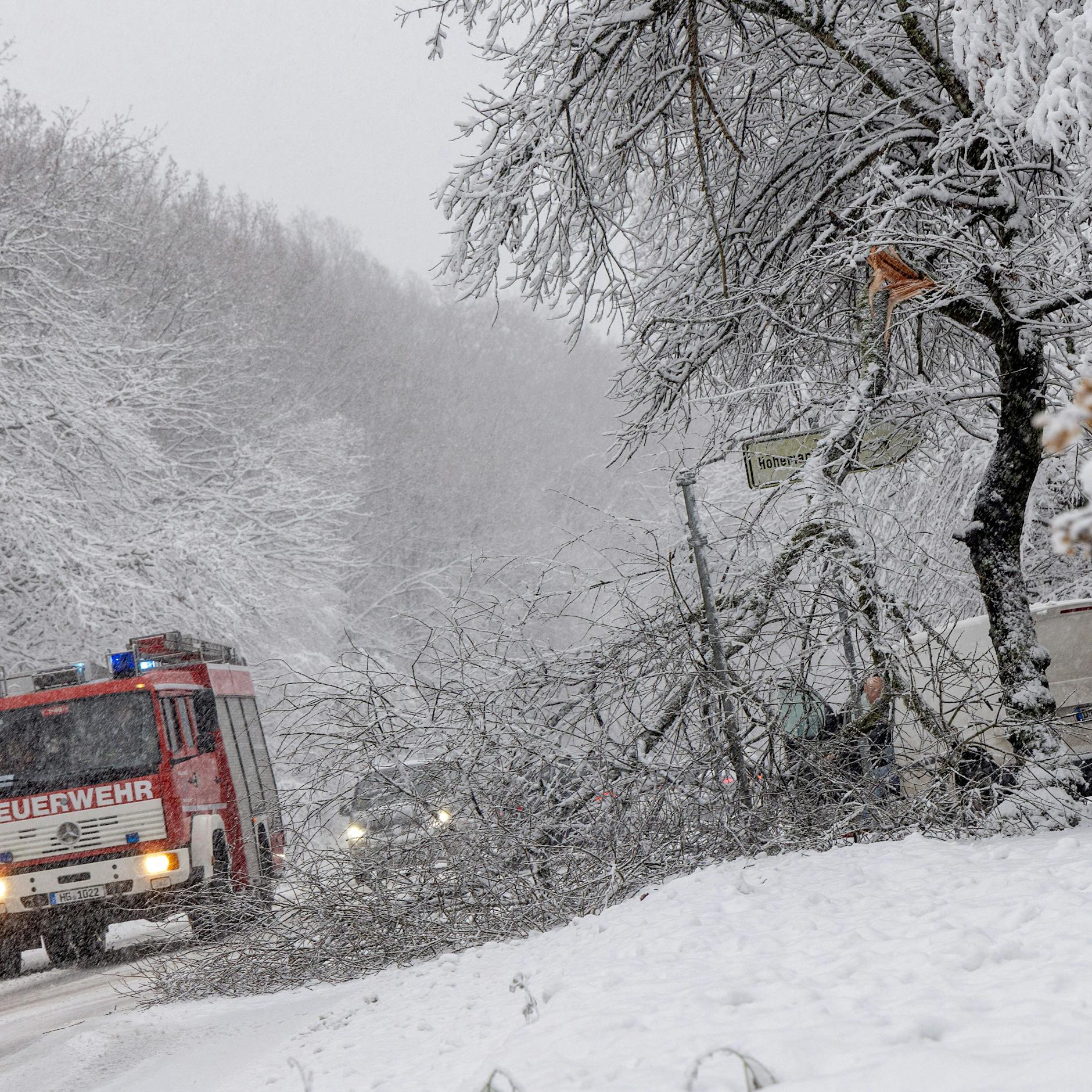 Deutschland versinkt im Schneechaos: Schon zwei Tote