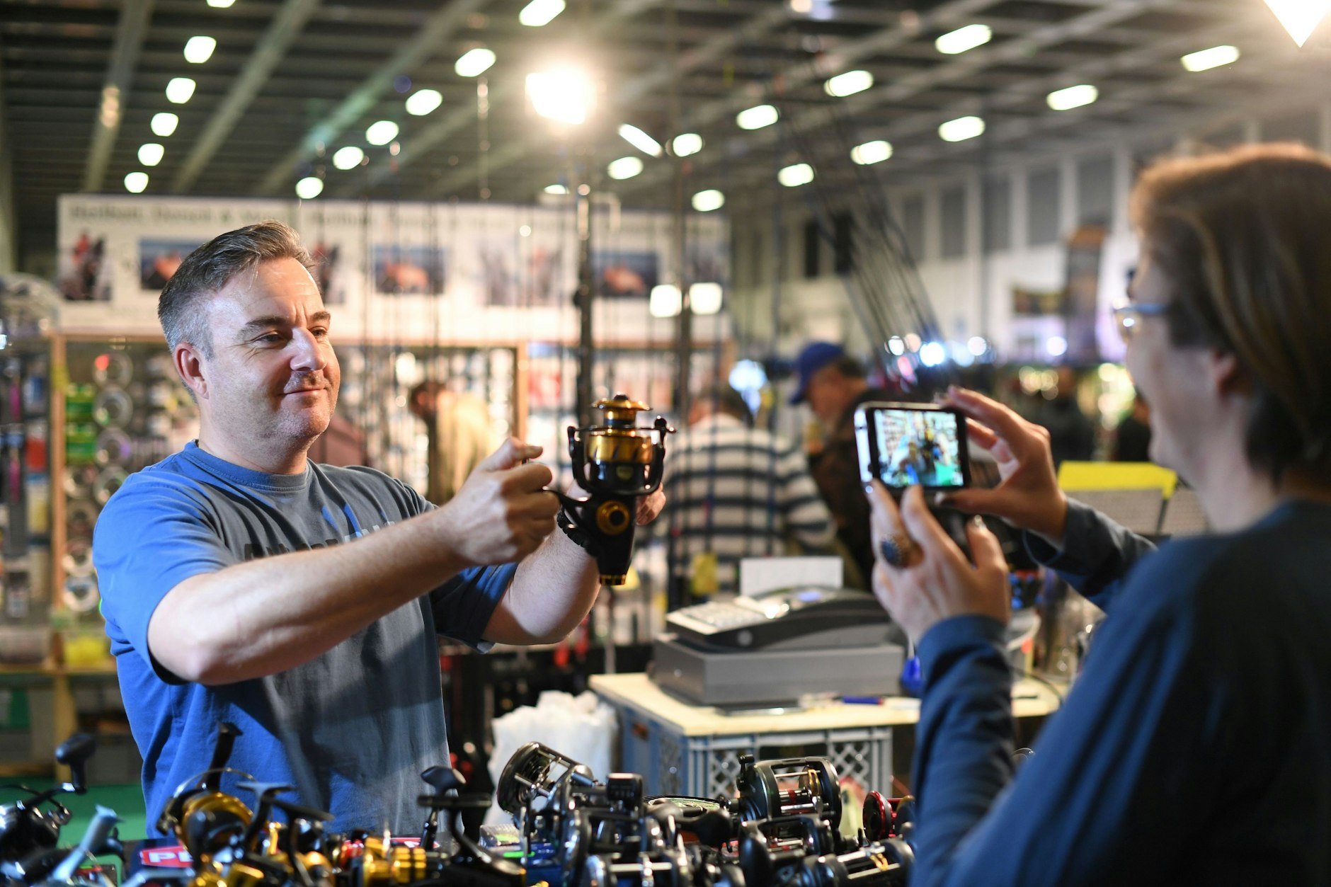 Auf der Angelmesse unter dem Berliner Funkturm, die zur „Boot & Fun“ gehört, treffen sich vom 1. bis 3. Dezember die Petrijünger aus allen Teilen des Landes.