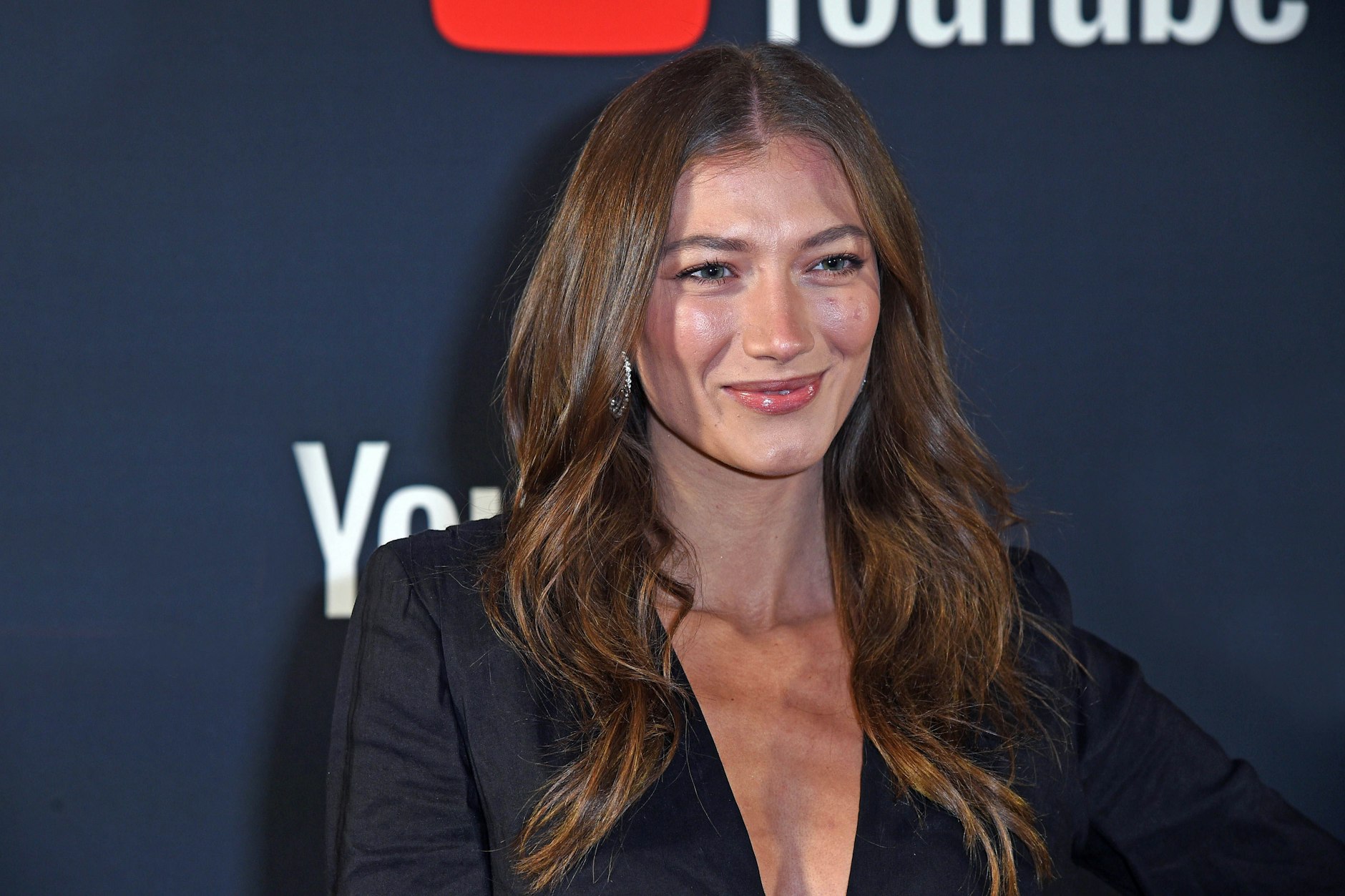 Leony hat mit Dieter Bohlen ein gutes, aber oberflächliches Verhältnis, erzählt sie.