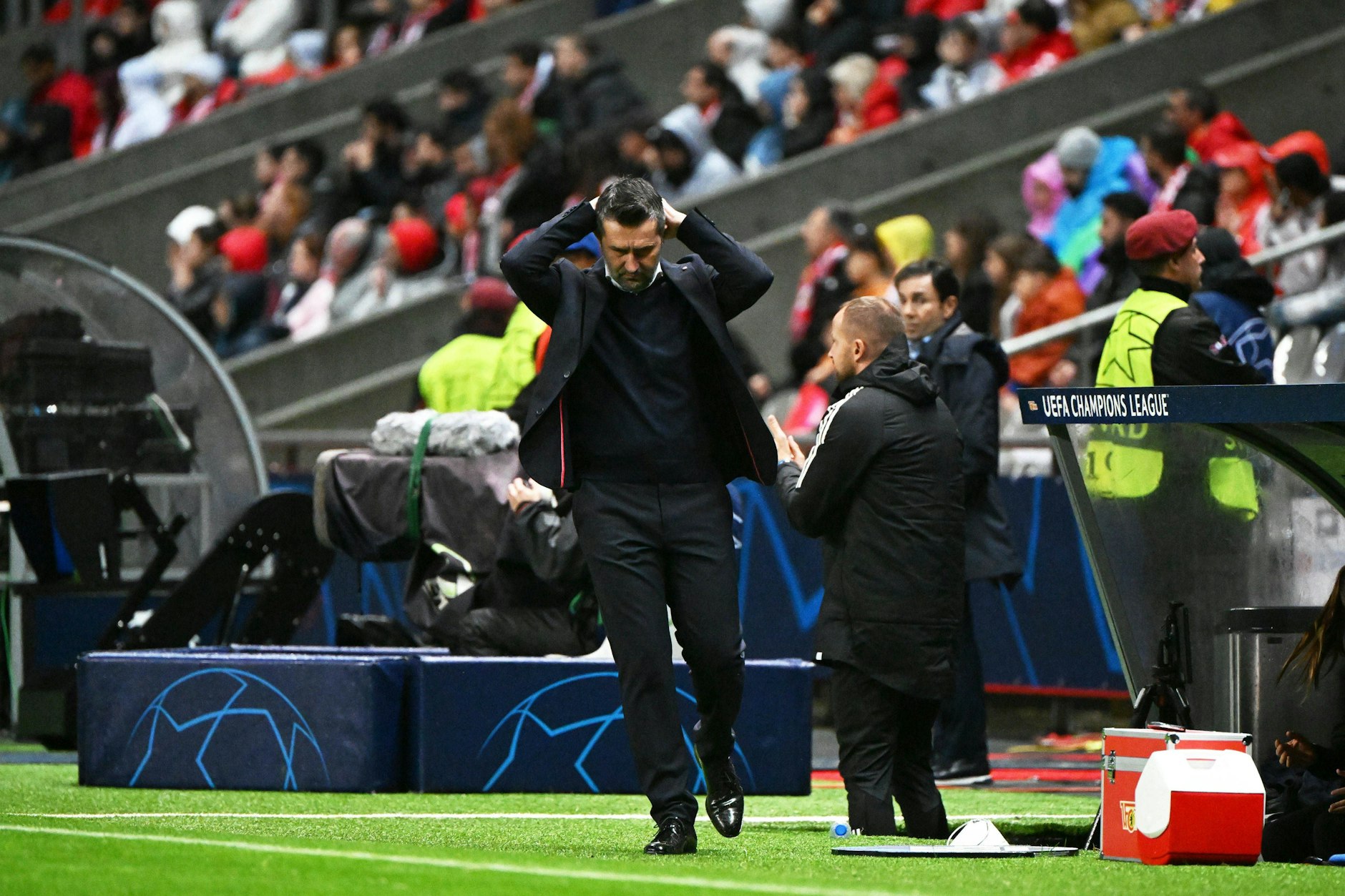Frustration bei Bjelica. Unions neuer Trainer konnte das Gegentor zum 1:1 in Braga nicht fassen.