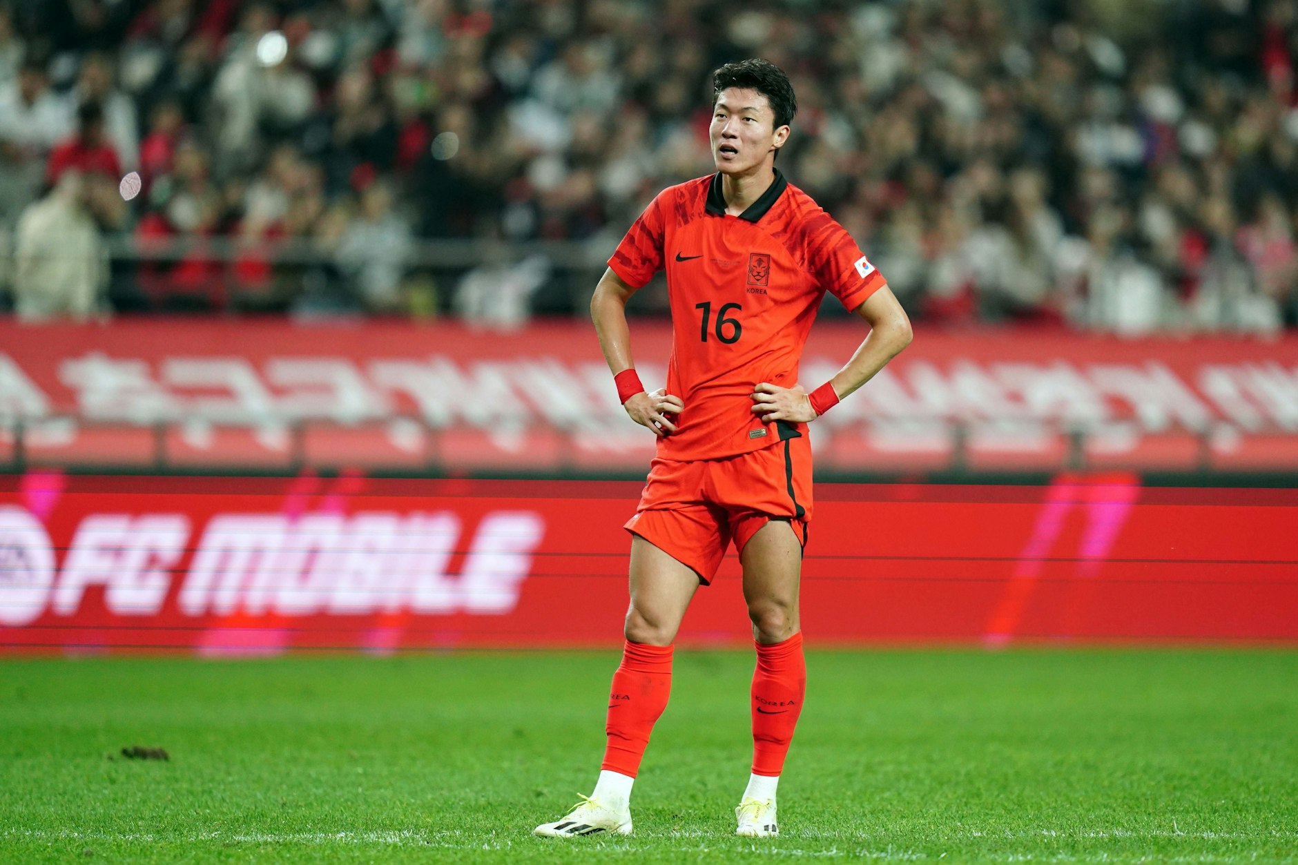 Premier-League-Star Ui-Jo Hwang (31) soll seine Ex-Freundin heimlich beim Sex gefilmt haben und wurde nun aus Südkoreas Nationalmannshaft verbannt.