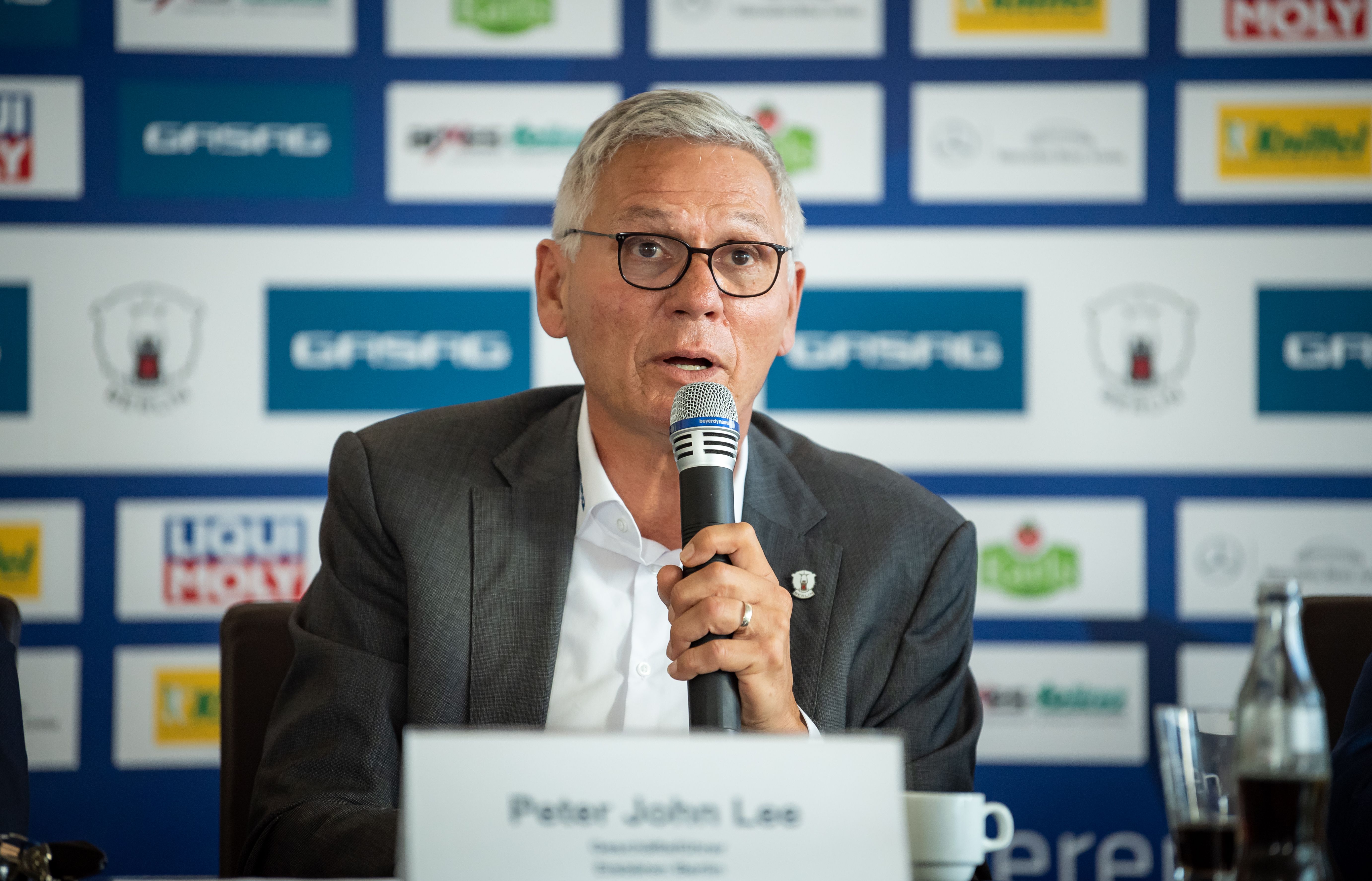 Klub-Ikone Peter John Lee mahnt zur Ruhe, Eisbären holen Stürmer