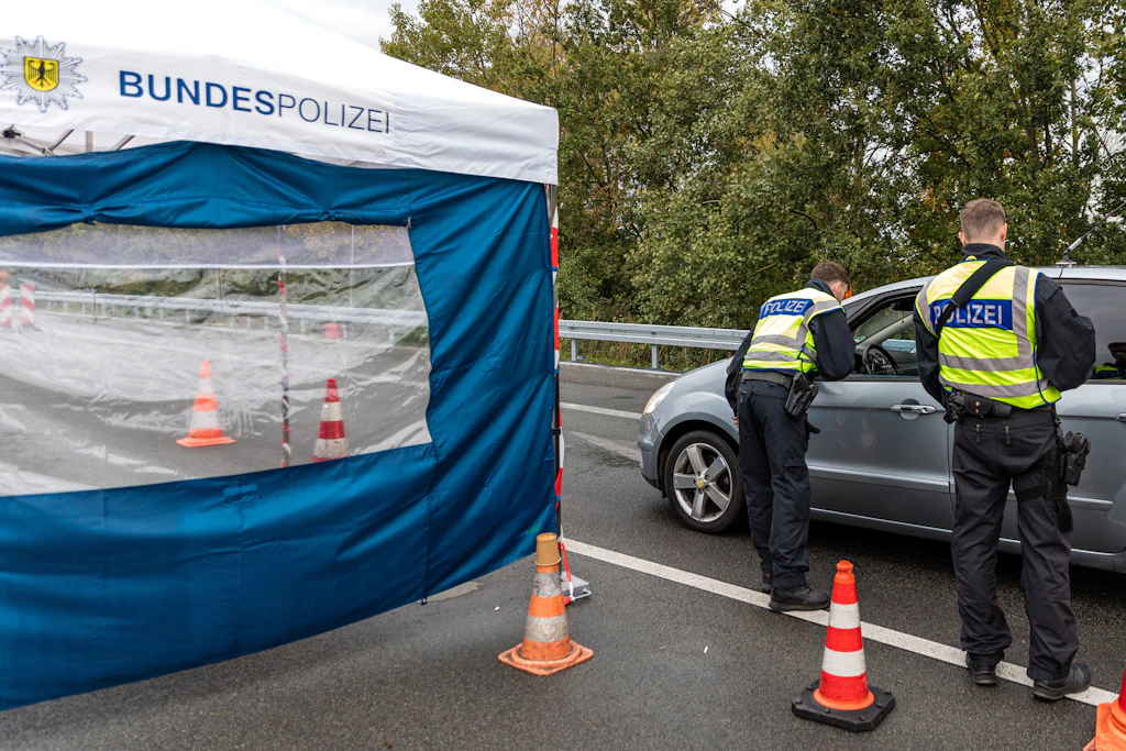 Haftbefehle, geklaute Autos, Drogenkuriere: Was die deutschen Grenzkontrollen bislang brachten