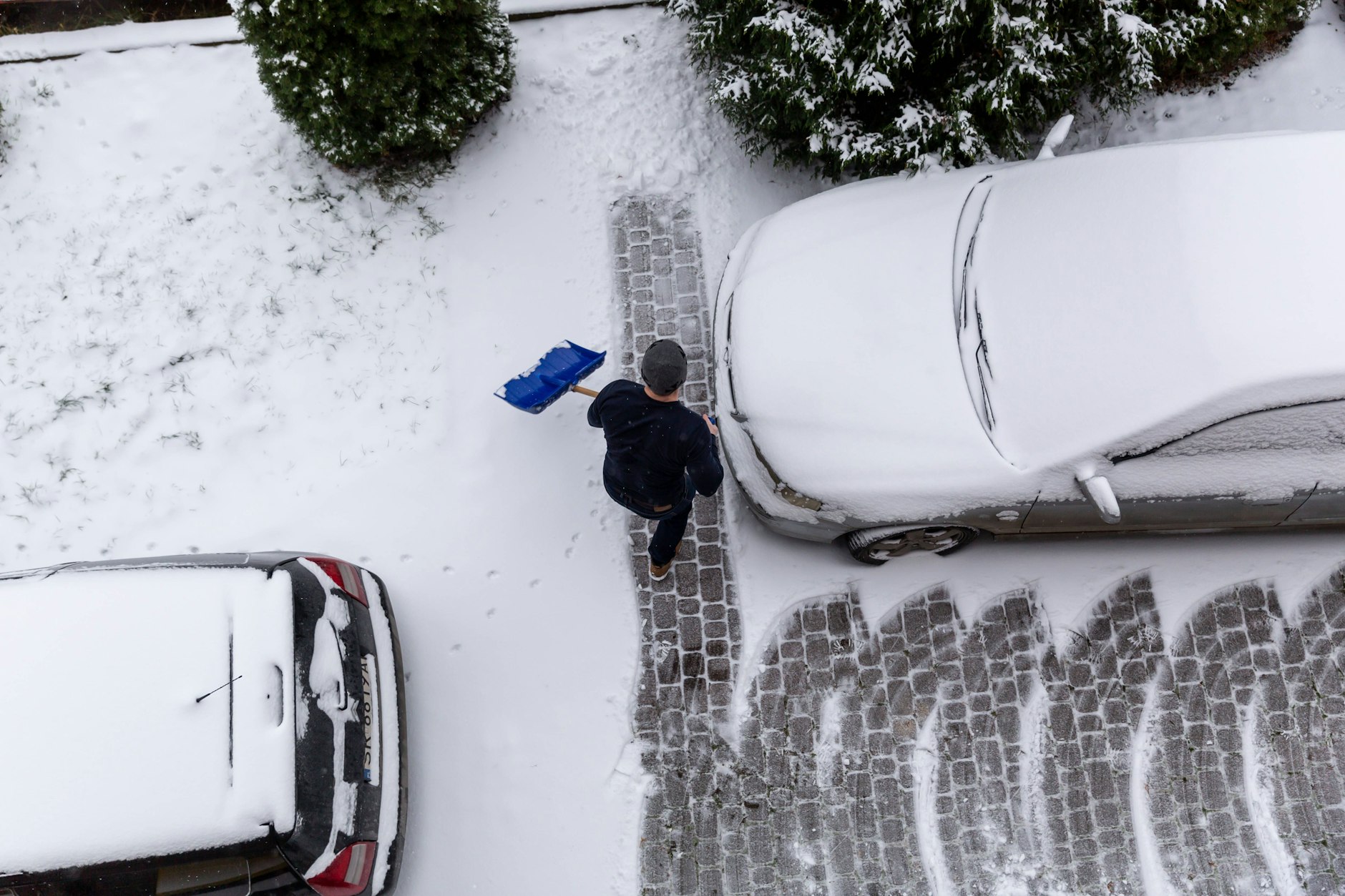 Bei Schnee und Eis sind Berlinerinnen und Berliner dazu verpflichtet, diesen zu beseitigen.