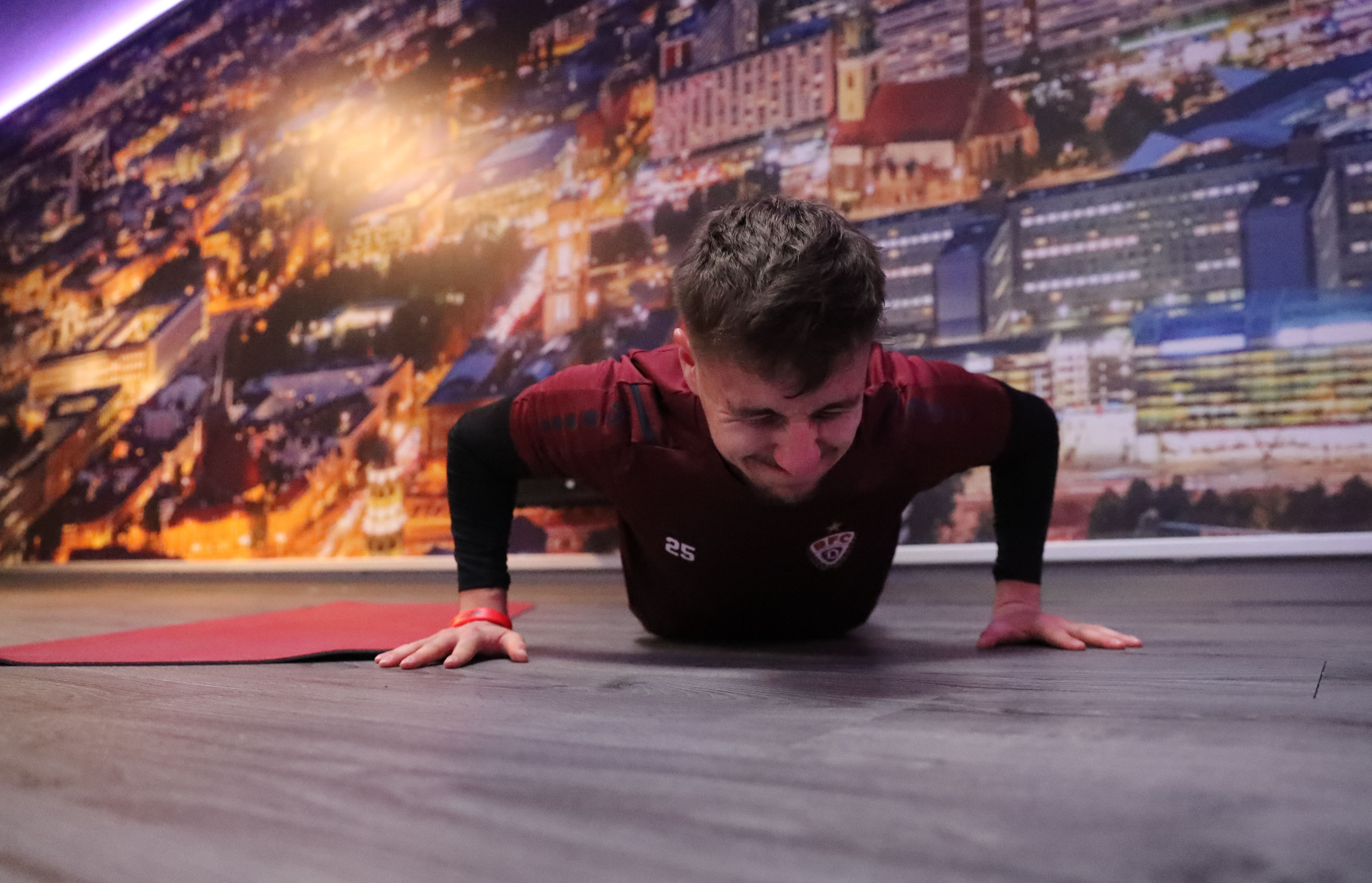 Spiel abgesagt, da turnt der BFC Dynamo mal ganz woanders rum