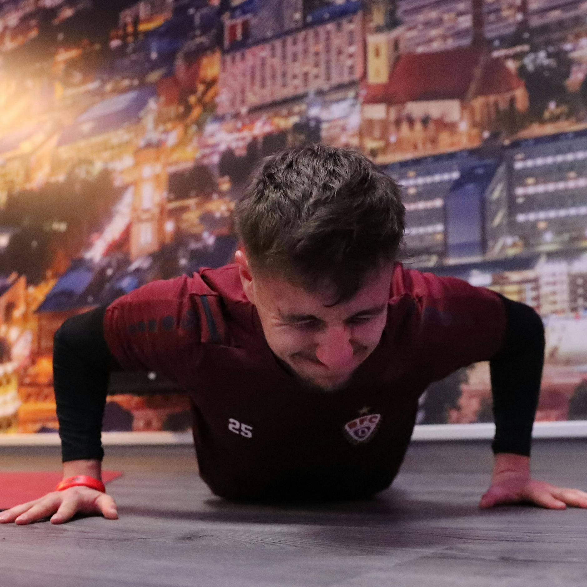 Spiel abgesagt, da turnt der BFC Dynamo mal ganz woanders rum