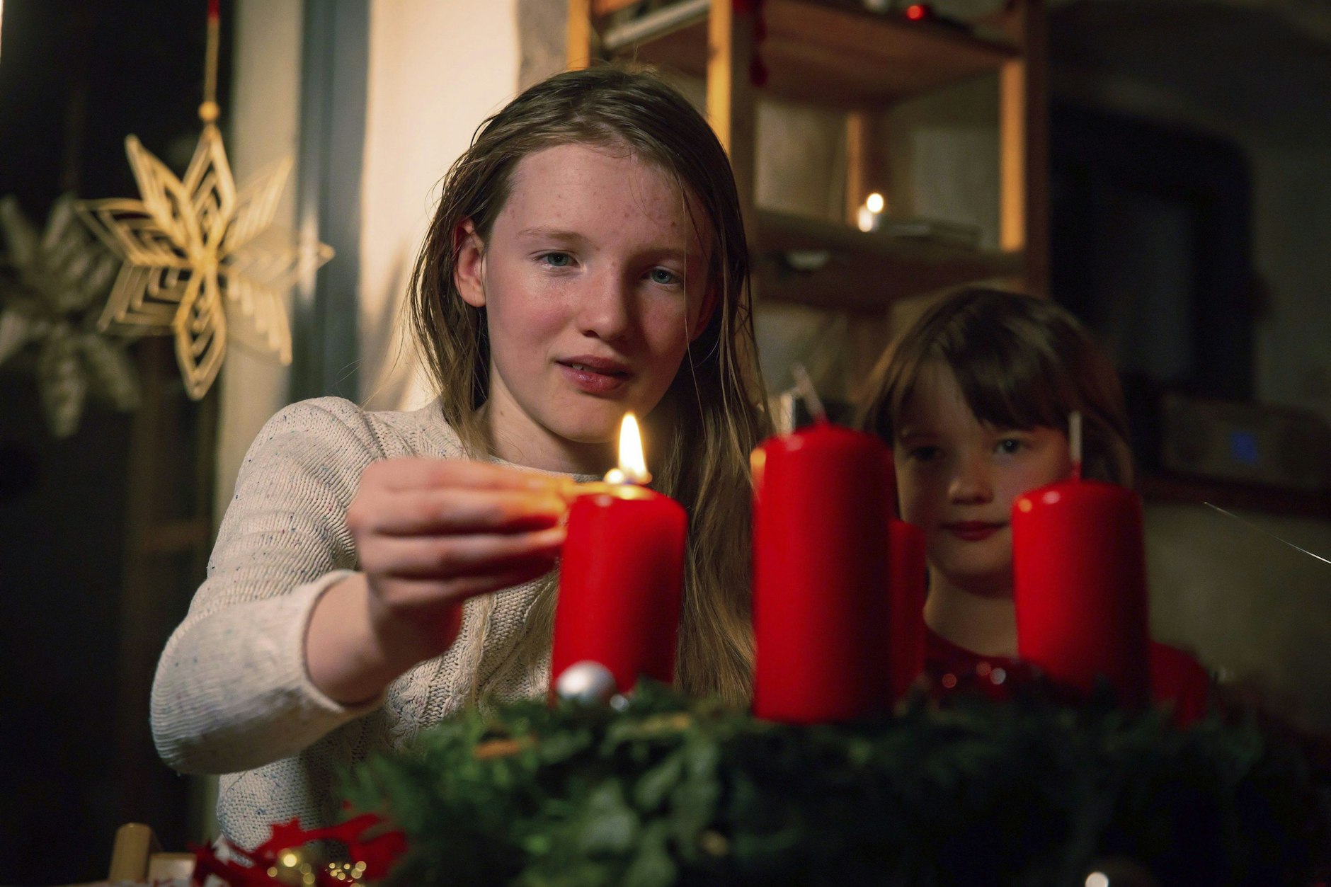 Der Adventskranz bringt viel Freude zur Weihnachtszeit, ist aber auch eine Brandgefahr. Eine gute Vorbereitung ist das A und O.