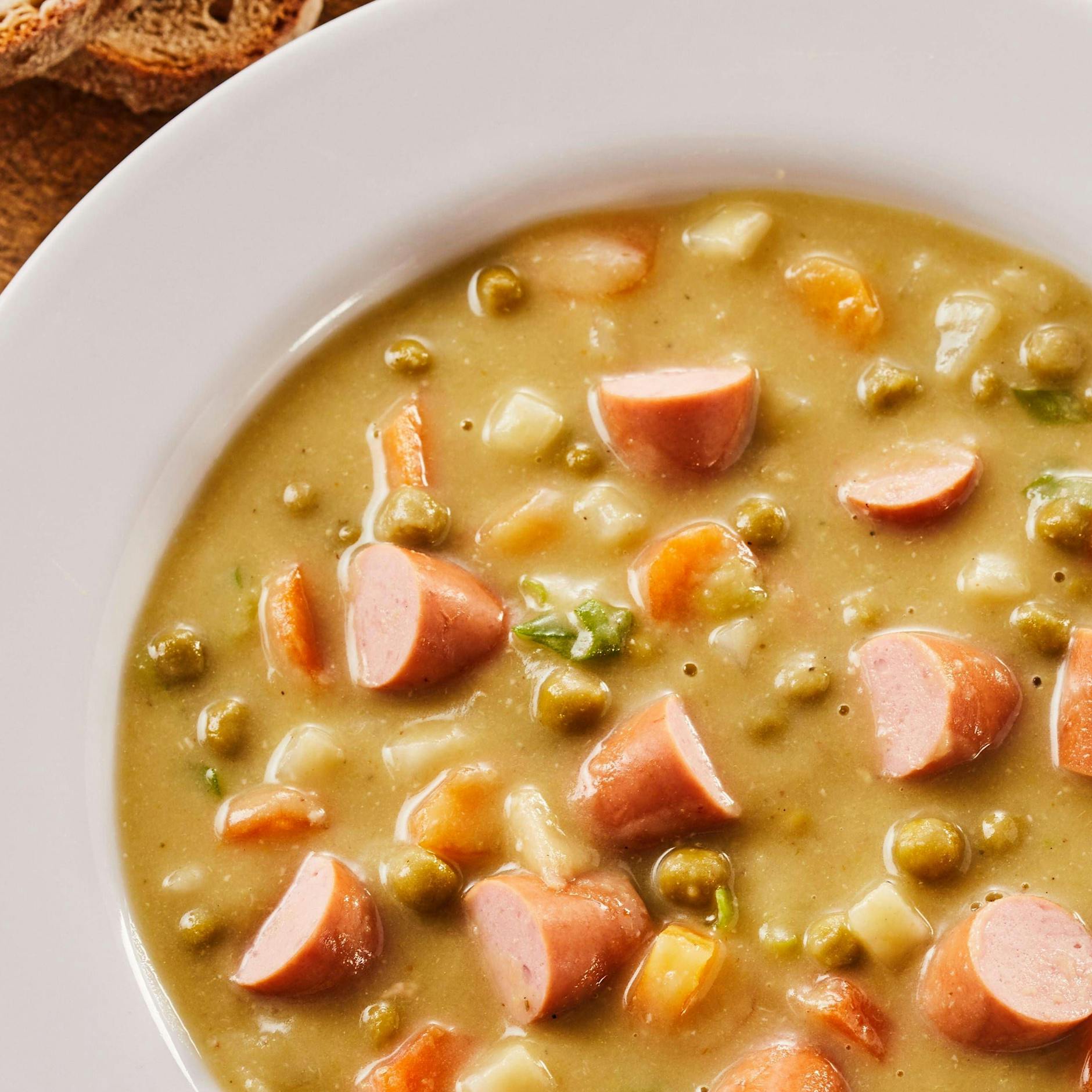 Leckeres Rezept von Oma: So geht die beste Erbsensuppe der Welt!