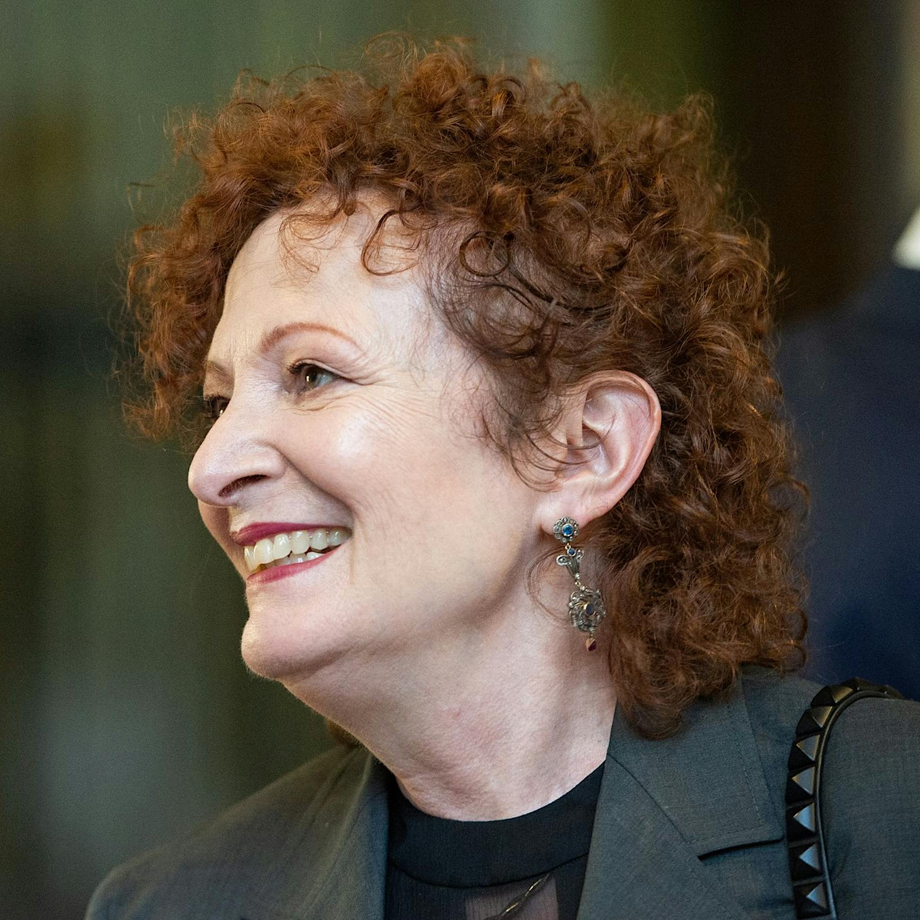 Art Review: Kunstmagazin ehrt Fotografin Nan Goldin als „Beste der Besten“ – trotz Israel-Eklats