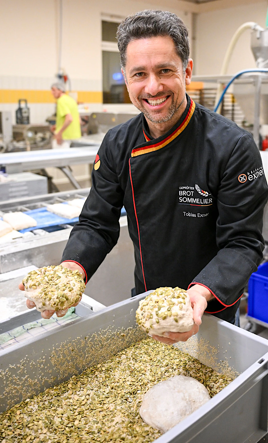Bäckermeister Tobias Exner stellt seine Backwaren aus Natursauerteig in Handarbeit ohne künstliche Zusatzstoffe nach hauseigenen Rezepturen her.&nbsp;