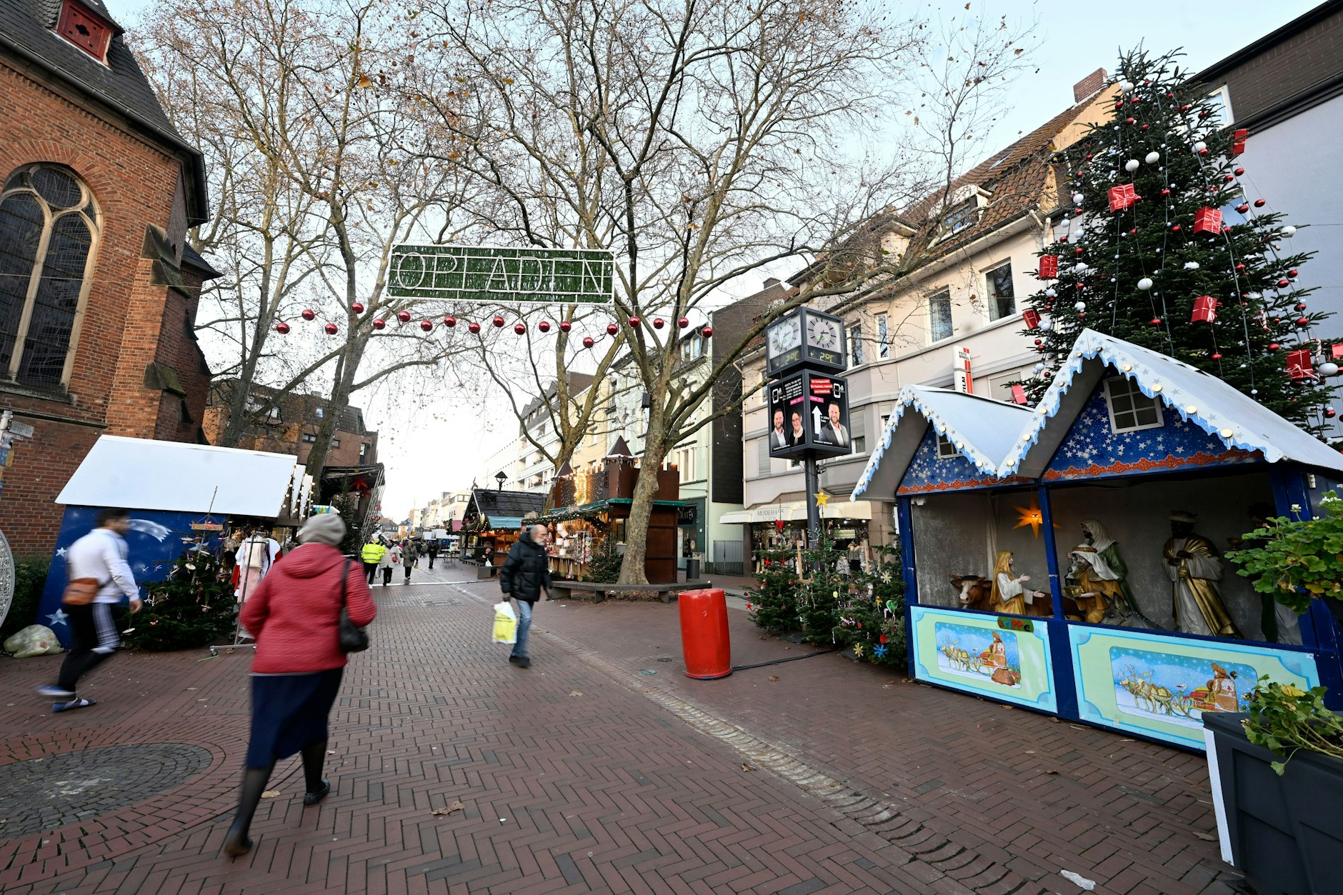 Die beiden 15 und 16 Jahre alten Jugendlichen planten offenbar einen Anschlag auf einen Weihnachtsmarkt in Leverkusen.