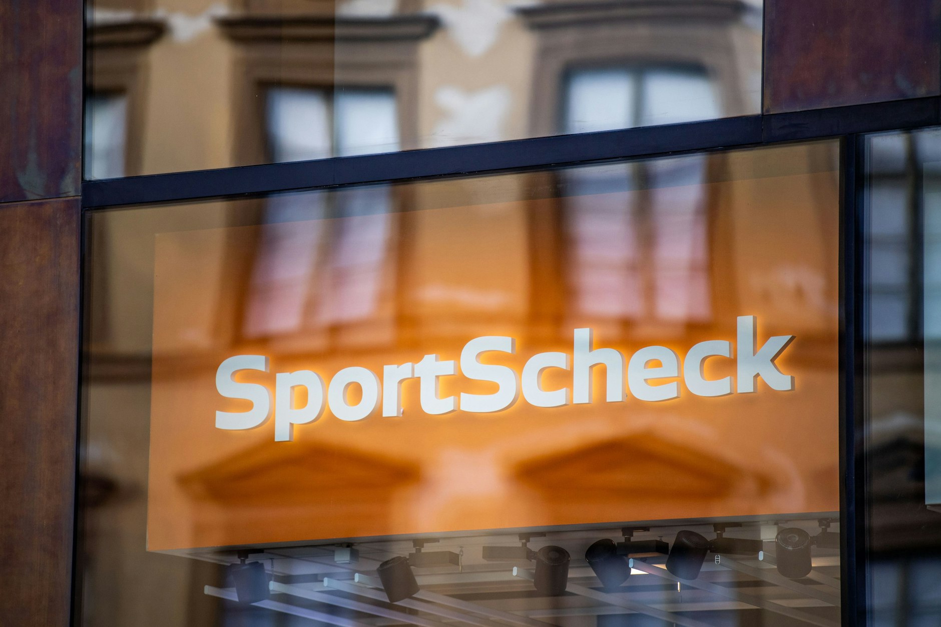 Nach dem Insolvenzantrag der Signa-Holding ist SportScheck zahlungsunfähig. Die Firma hat in Mitte und Steglitz zwei Filialen.