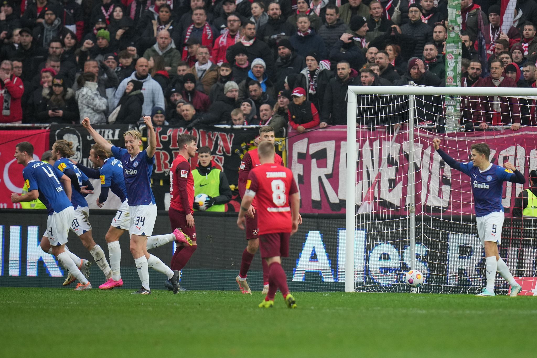Image - Holstein Kiel bleibt am Spitzen-Duo dran
