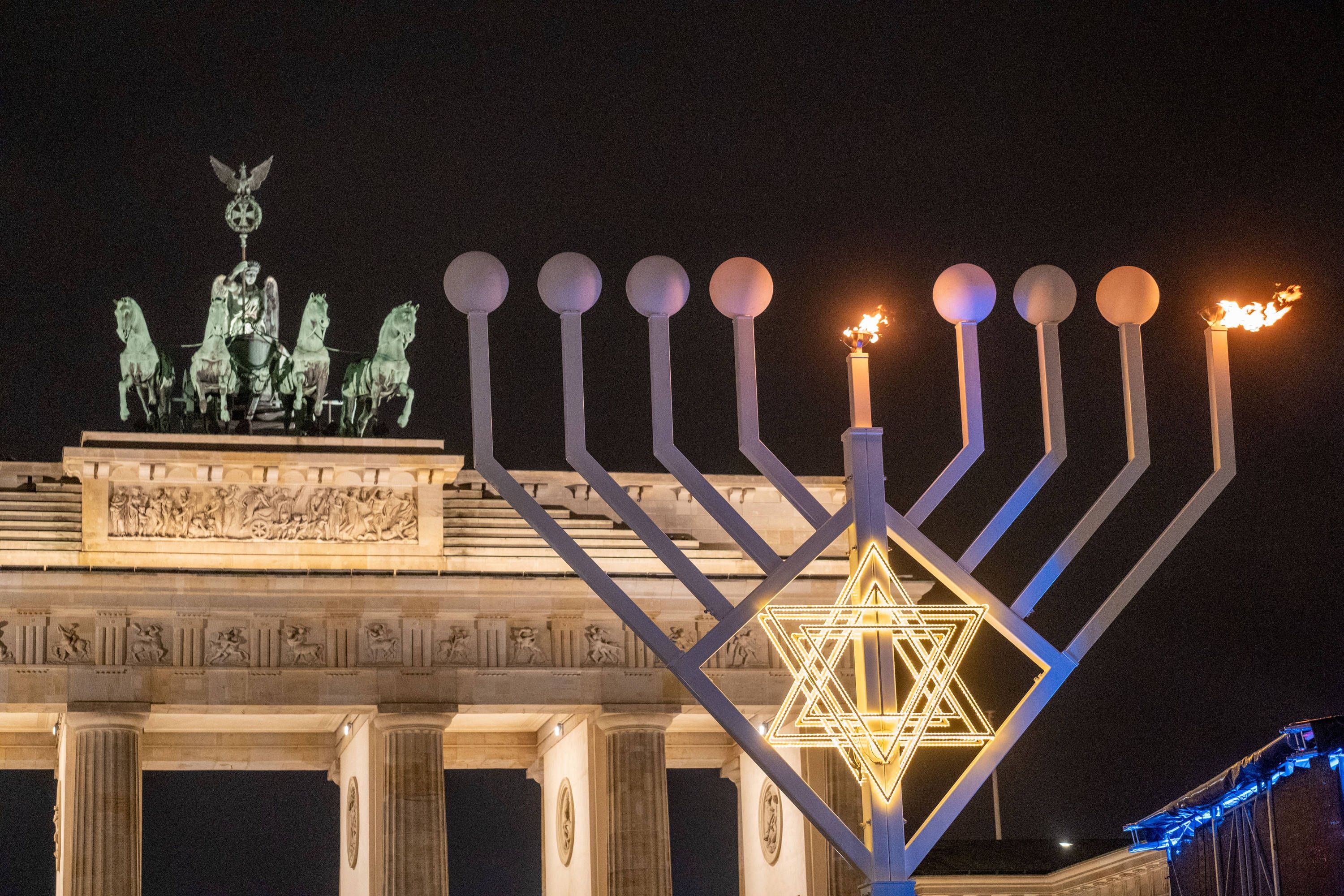 Chanukka in Berlin: Jüdisches Lichterfest beginnt am 7. Dezember - Hohe Sicherheitsmaßnahmen, Straßensperrungen