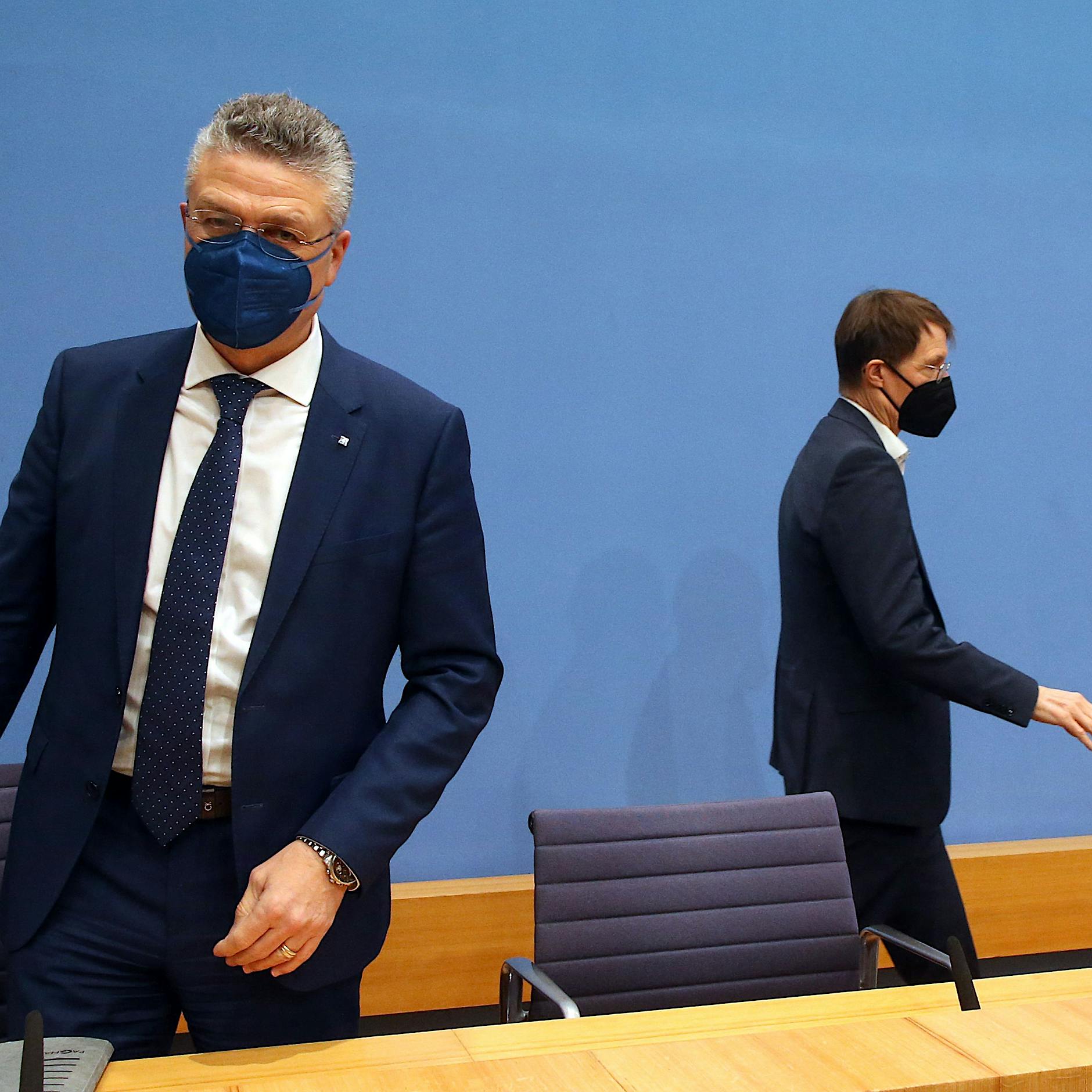 Corona: Wissenschaftler fordern radikalen Neuanfang beim RKI