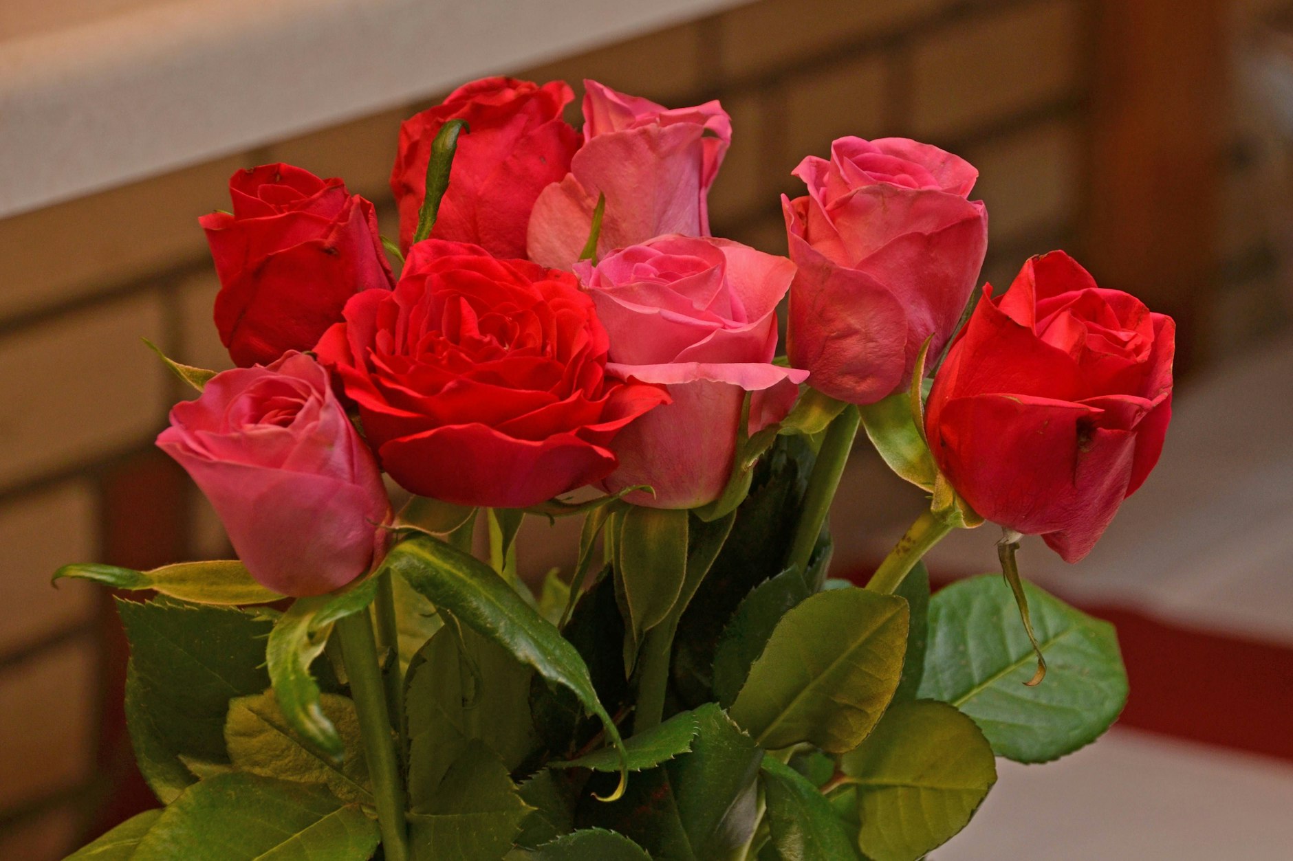 Ein Berliner wurde wegen Mordes angeklagt. Bevor er seine Affäre umgebracht haben soll, habe er ihr noch einen Blumenstrauß überreicht.