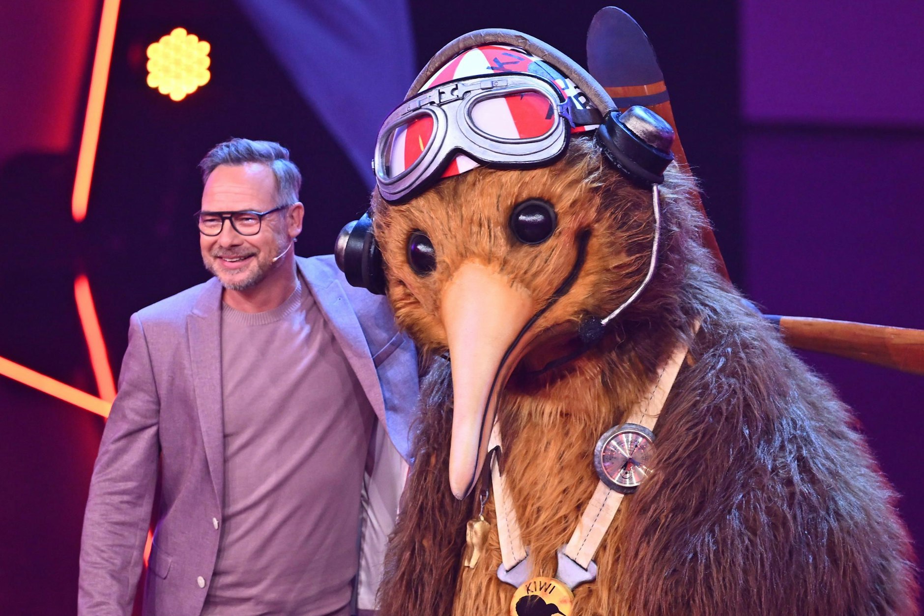 Der Kiwi wurde bei „Masked Singer“ aufgrund einer Panne unfreiwillig enttarnt. Fans sind sicher, dass unter der Maske Schauspieler Uwe Ochsenknecht steckt.