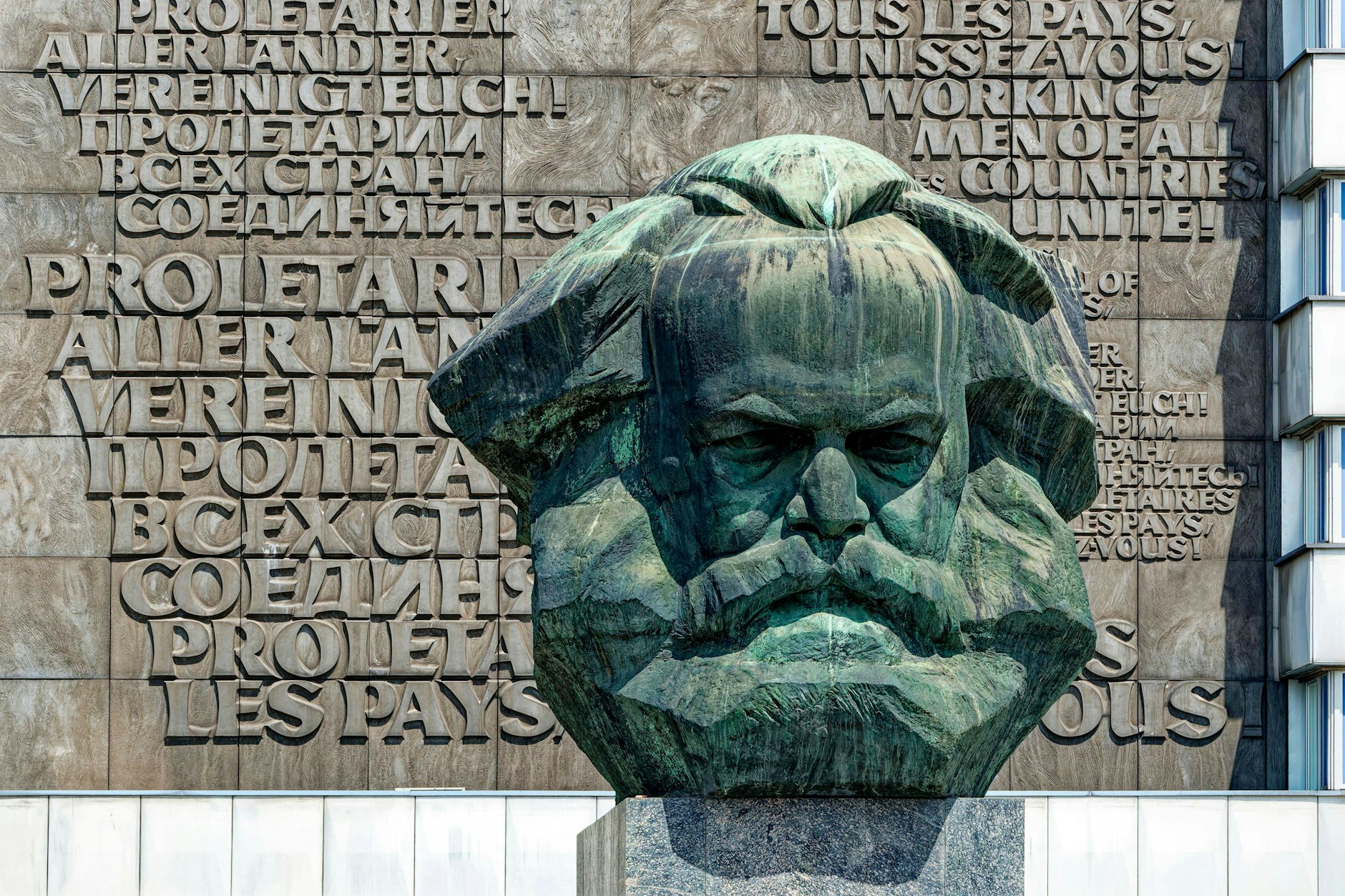Blick auf das Karl-Marx-Monument in Chemnitz.