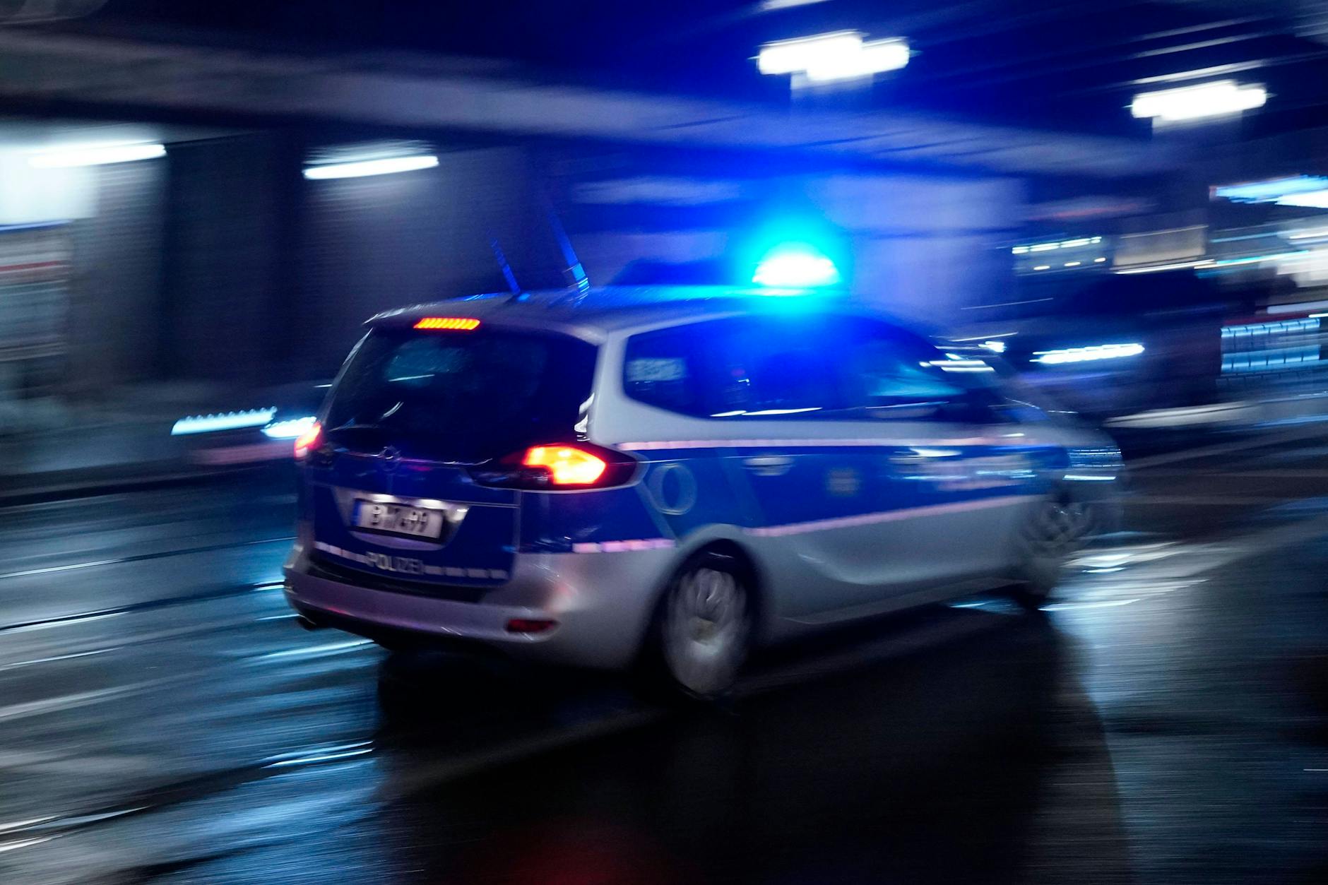 Ein Mann ist im Rahmen einer Festnahme kollabiert und verstorben. Nun wird das Verhalten der Berliner Polizei in diesem Fall untersucht.