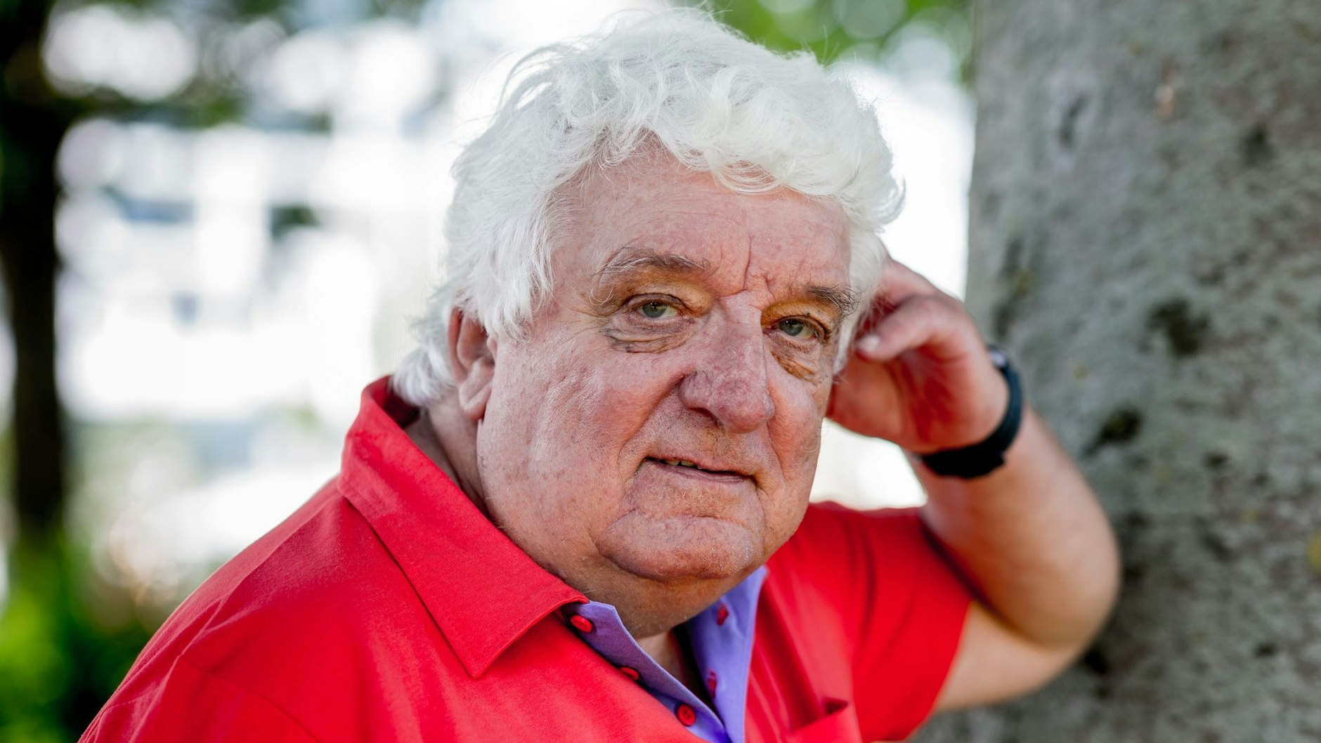 Der Fernsehmoderator Hans Meiser ist im Alter von 77 Jahren gestorben.