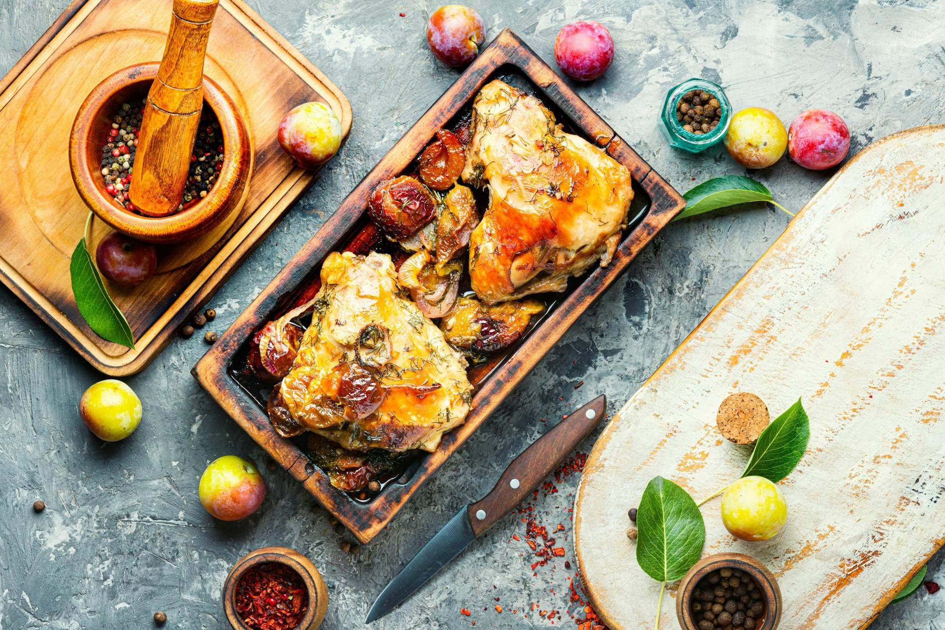 Wie wäre es denn mal mit Pflaumenhähnchen? Hier gibt es ein tolles Rezept!