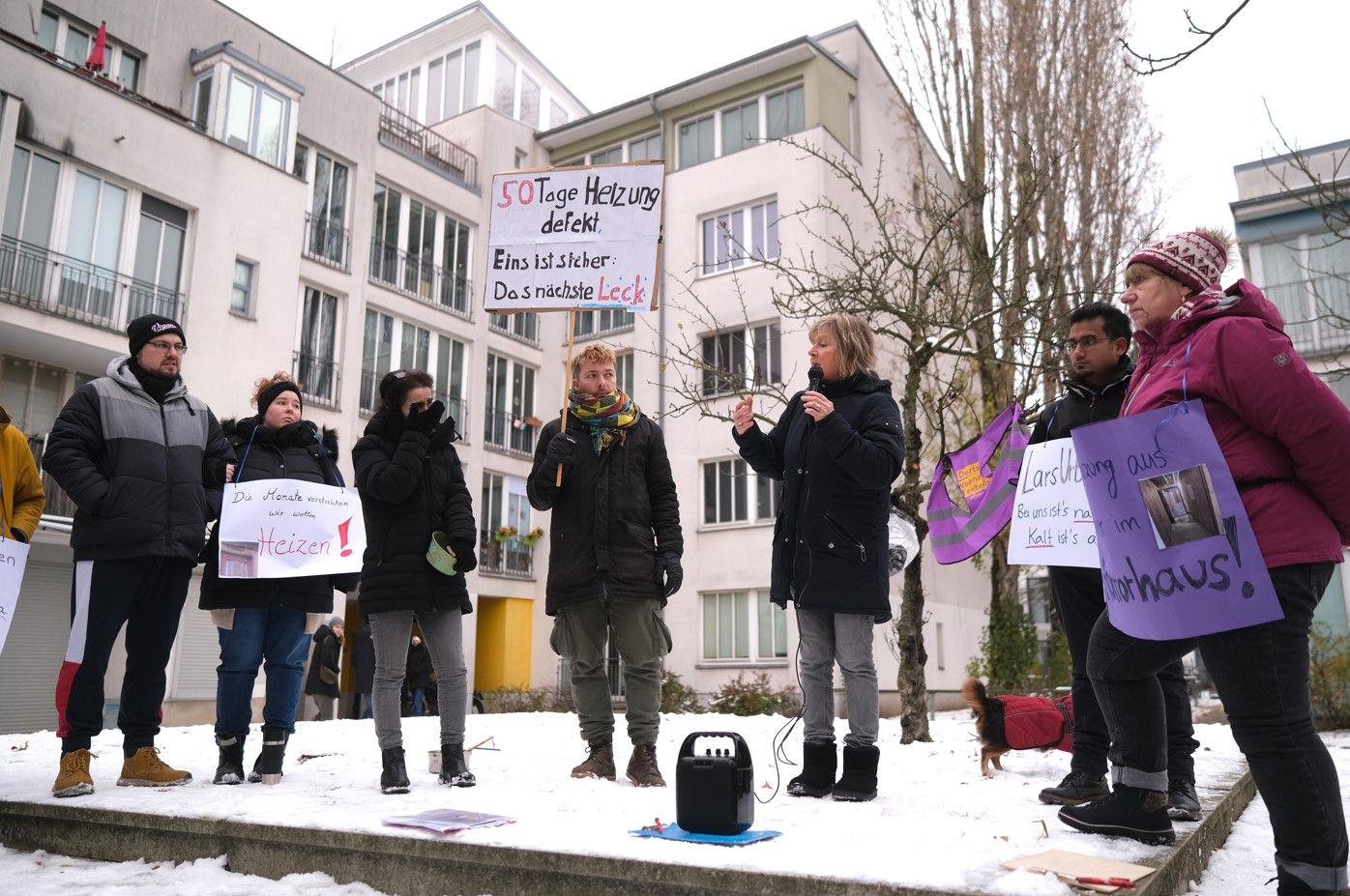 Mieterprotest in Berlin – Keine Heizung, nasse Wände, Schimmel im Schlafzimmer: „Es ist ein Albtraum“