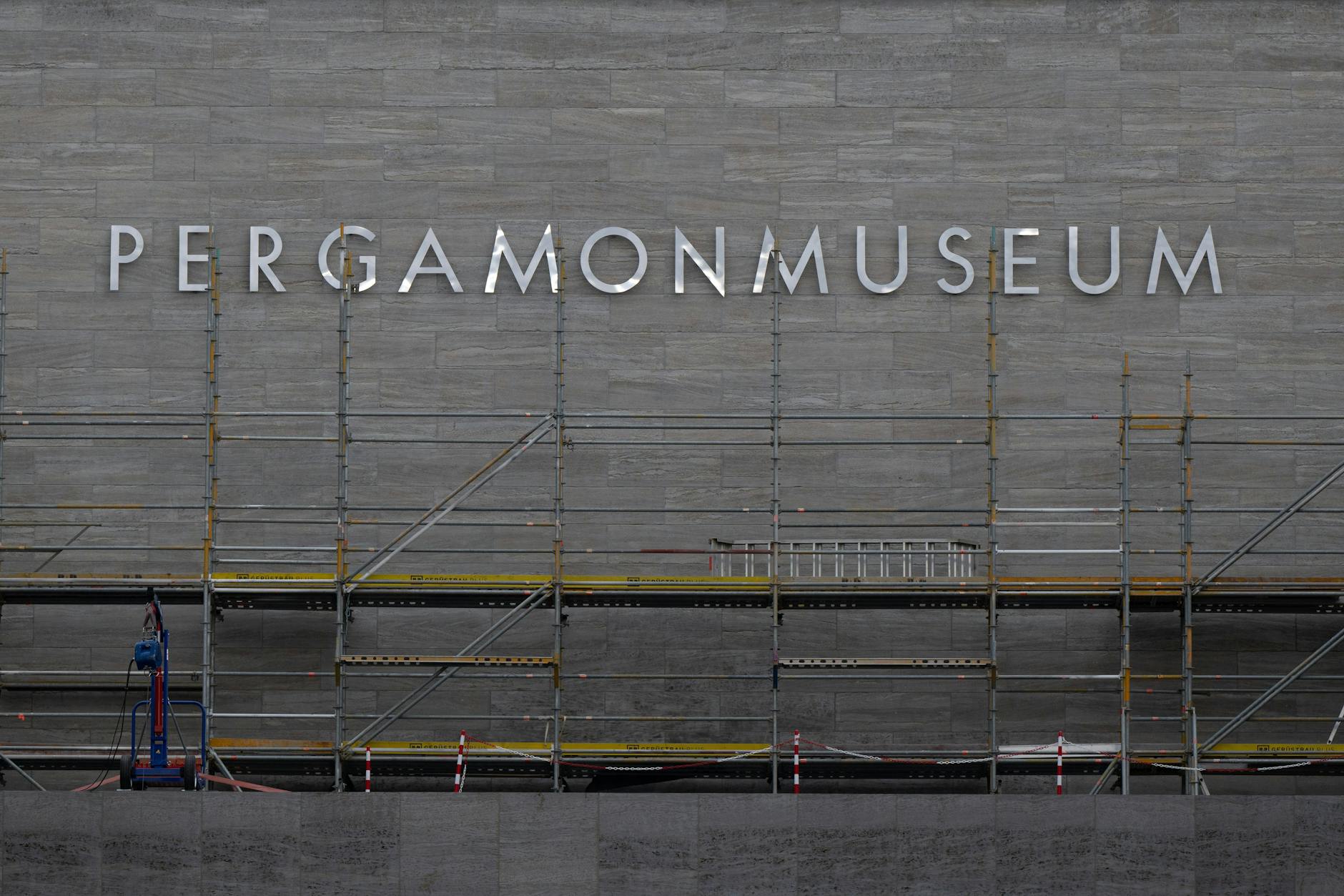 Seit dem 23. Oktober dieses Jahres sind die Tore des Pergamonmuseums für einige Jahre für Besucher verschlossen.