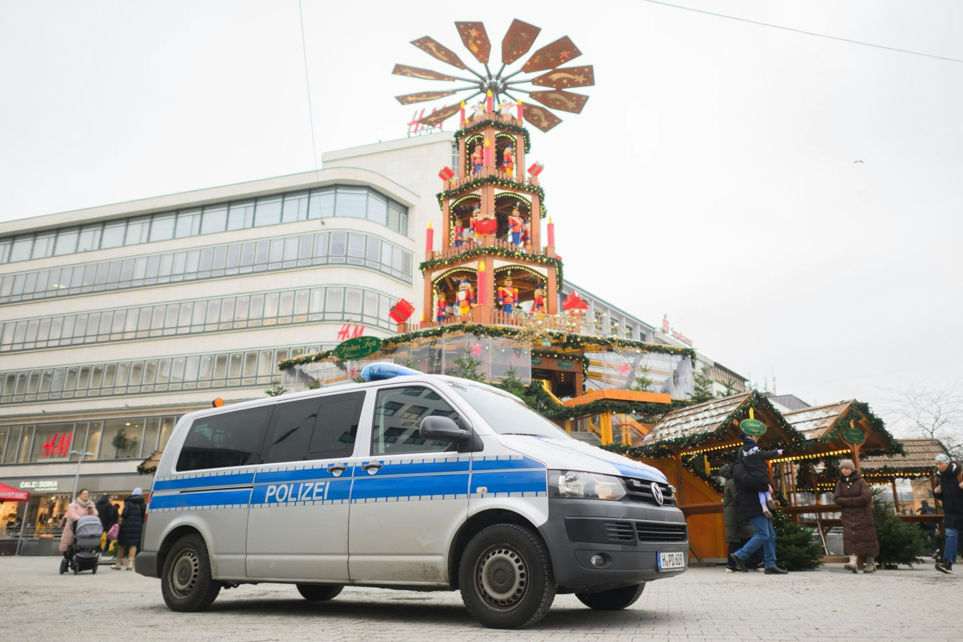 Die Polizeigewerkschaft GdP schlägt Videoüberwachung für Weihnachtsmärkte vor.