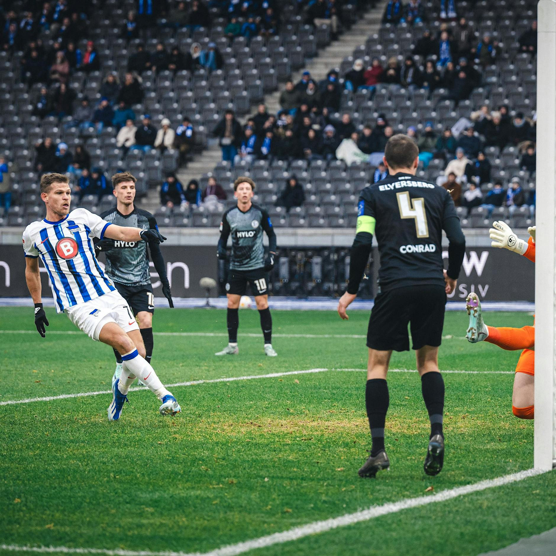 Hertha BSC siegt 5:1! Niederlechner schießt mit drei Toren die Sorgen weg